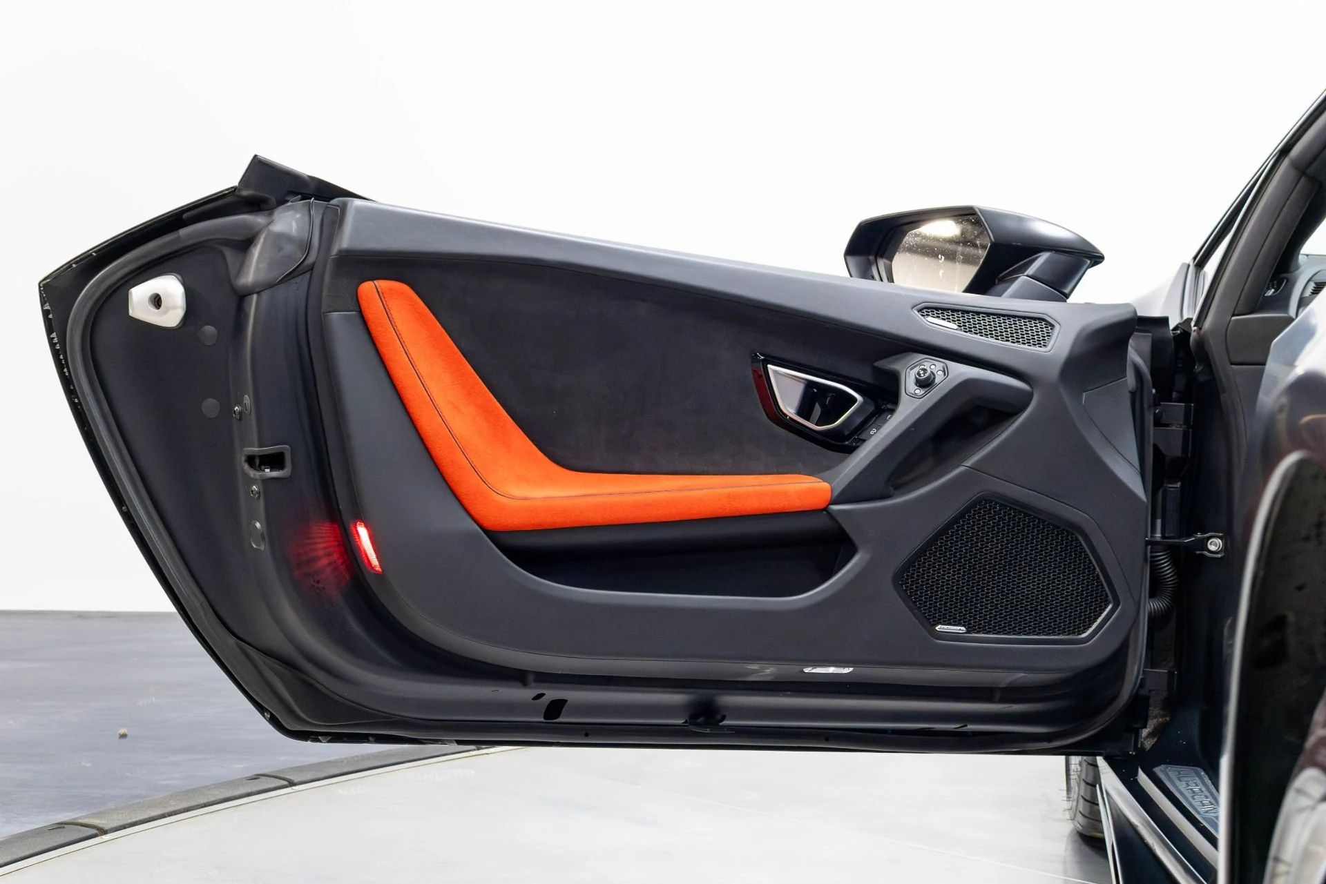 mph057_2398382227_Used_2021_Lamborghini_Huracan_EVO_EVO_Spyder_1780949229_5a5f1dc0f6