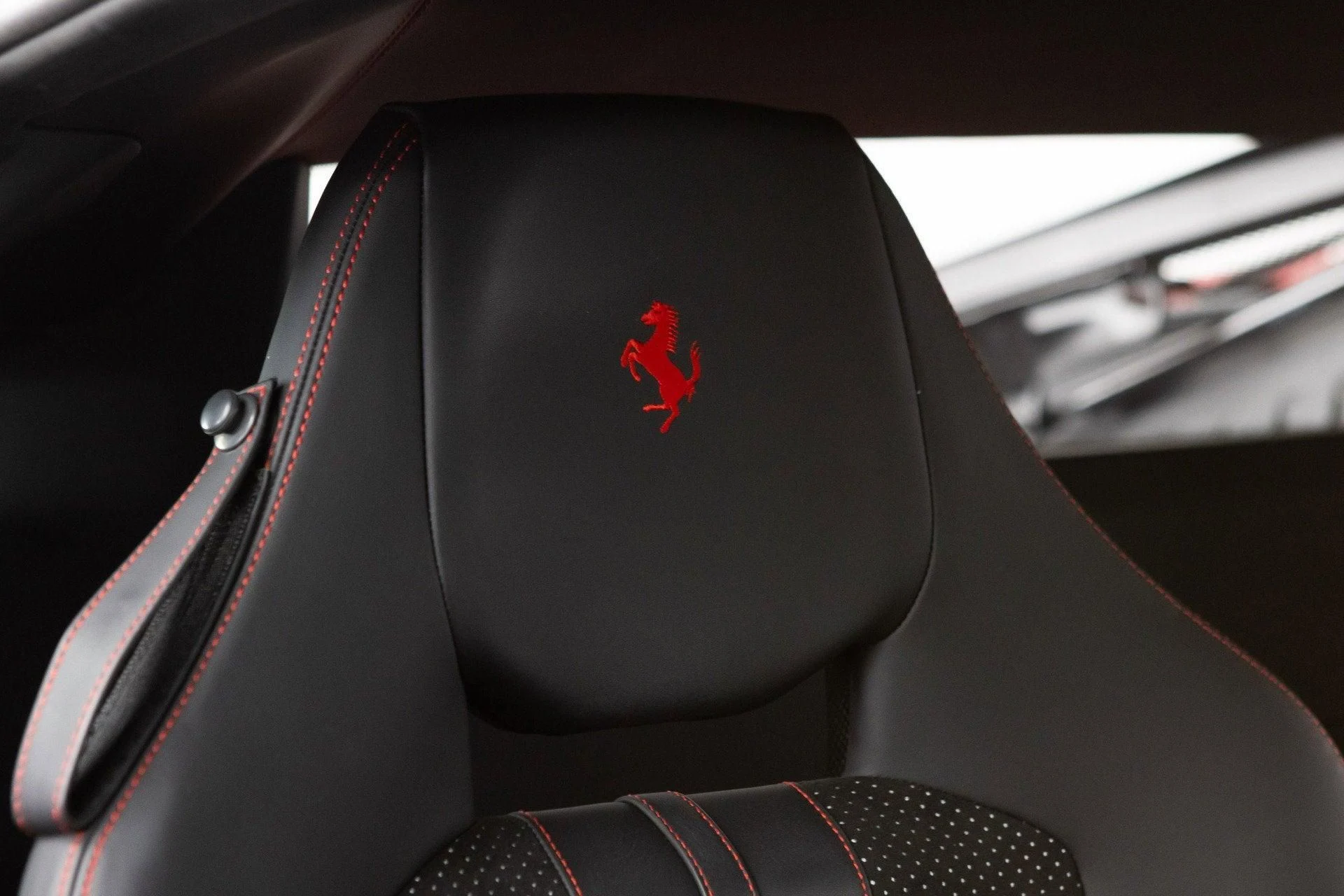 mph057_2407737086_Used_2020_Ferrari_F8_Tributo_1777367314_ce56d8d20f