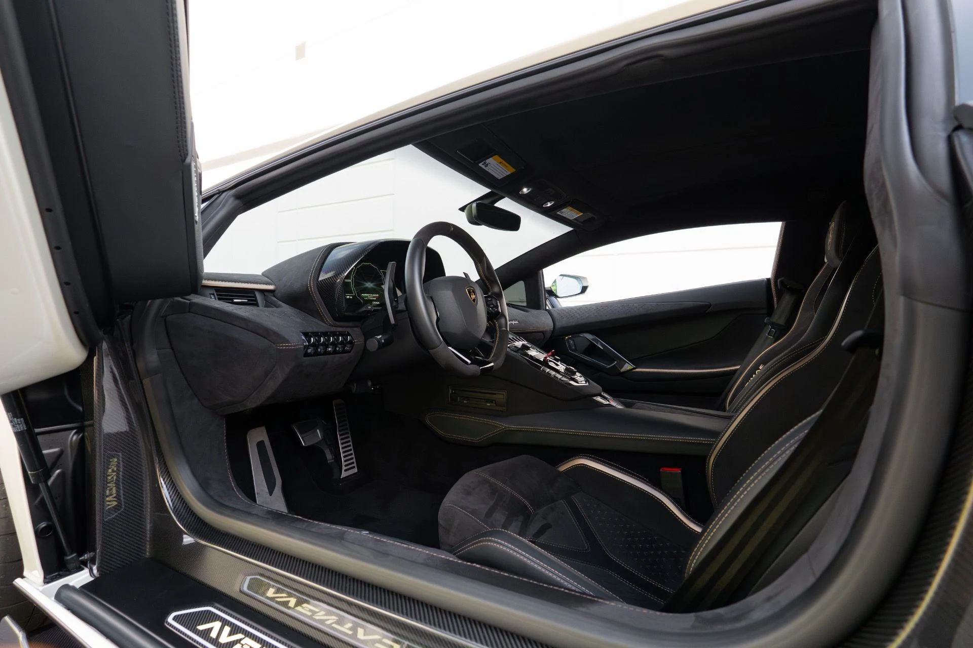mph057_240777906_Used_2022_Lamborghini_Aventador_LP_780_4_Ultimae_1758834809_31d23dbfcf