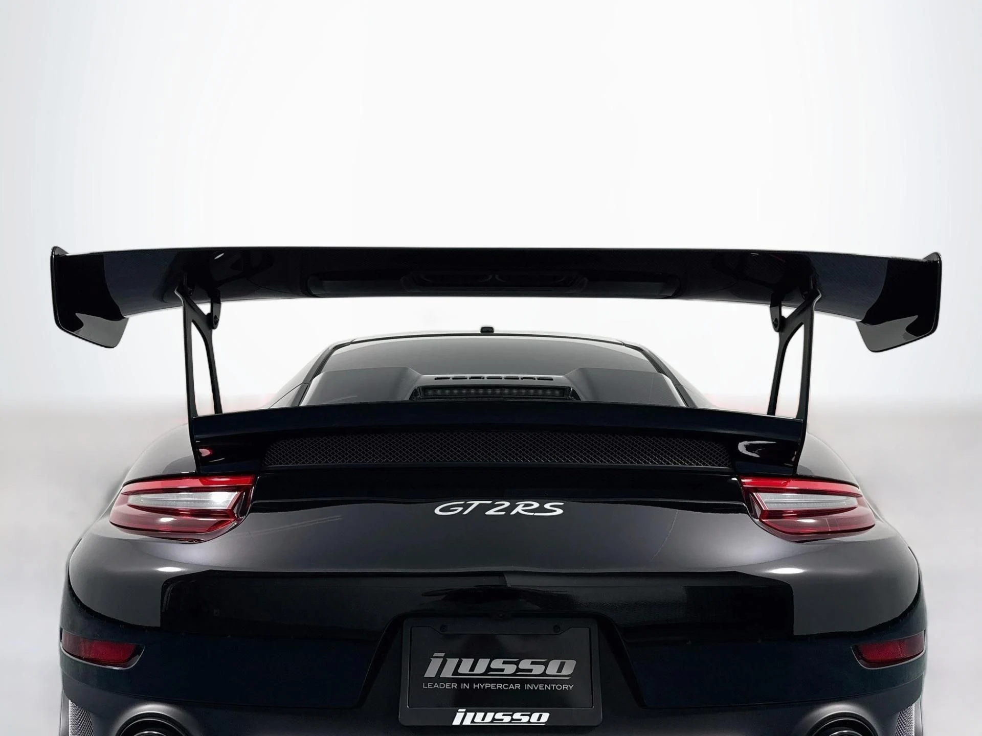 mph057_2442856853_Used_2018_Porsche_911_GT_2_RS_1785886186_0002082b42