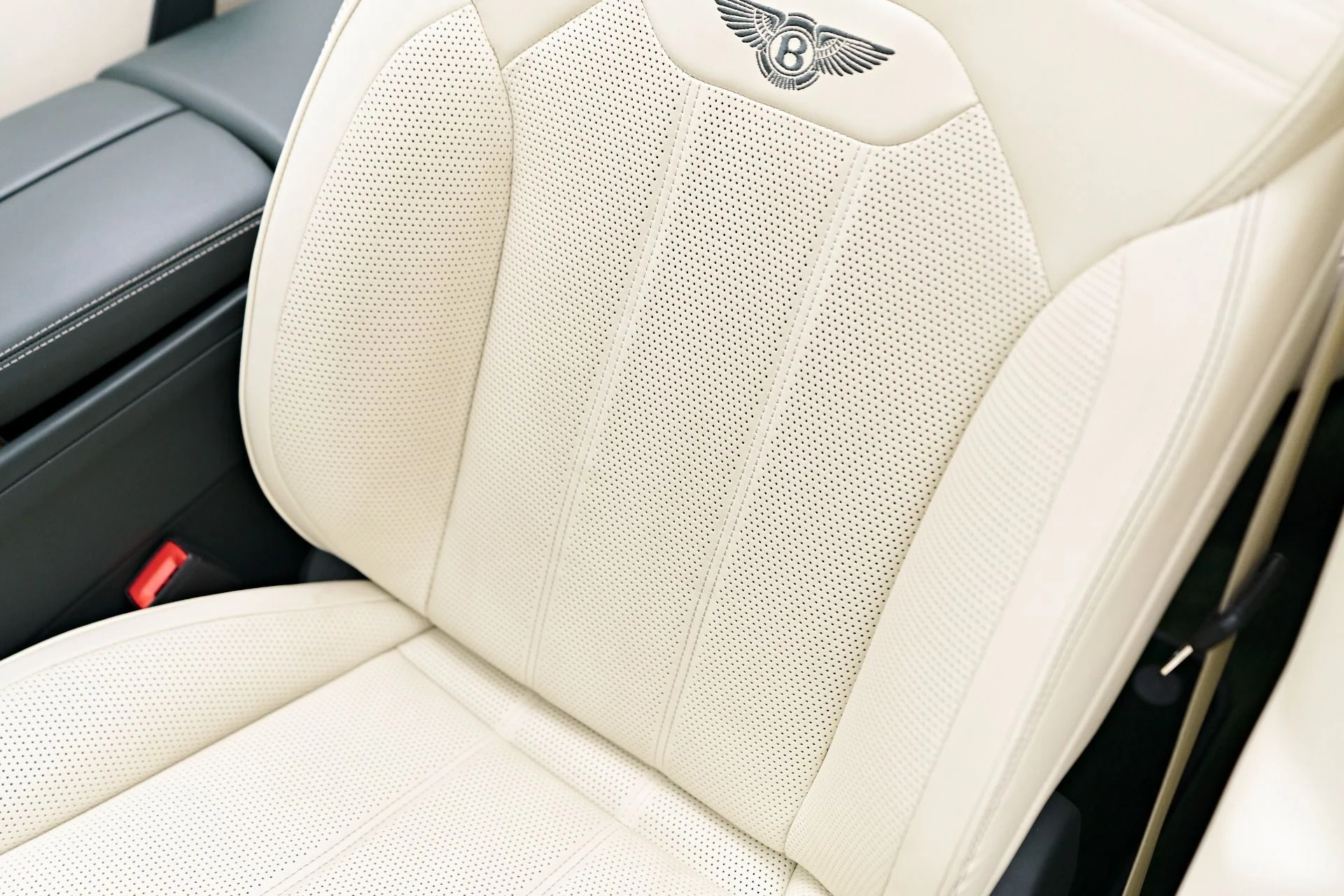 mph057_2468002056_Used_2023_Bentley_Bentayga_EWB_1754782479_c976c686db