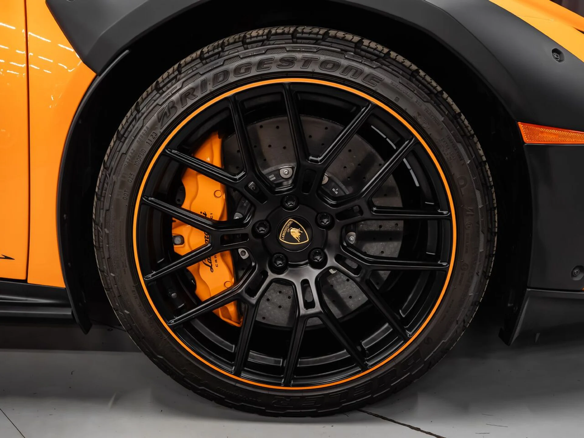 mph057_2487631106_lamborghini_huracan_2023_d964a21ec8