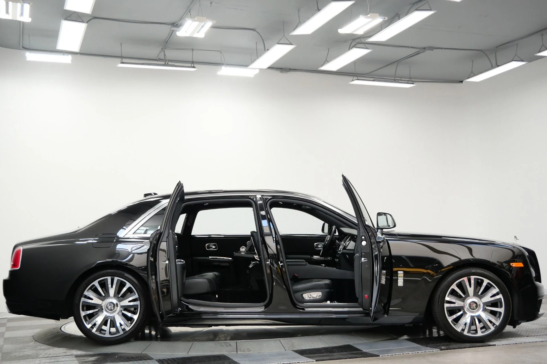 mph057_2489770951_Used_2019_Rolls_Royce_Ghost_EWB_Long_Wheelbase_Model_430_K_MSRP_Low_Miles_1788191510_fa7903ca80