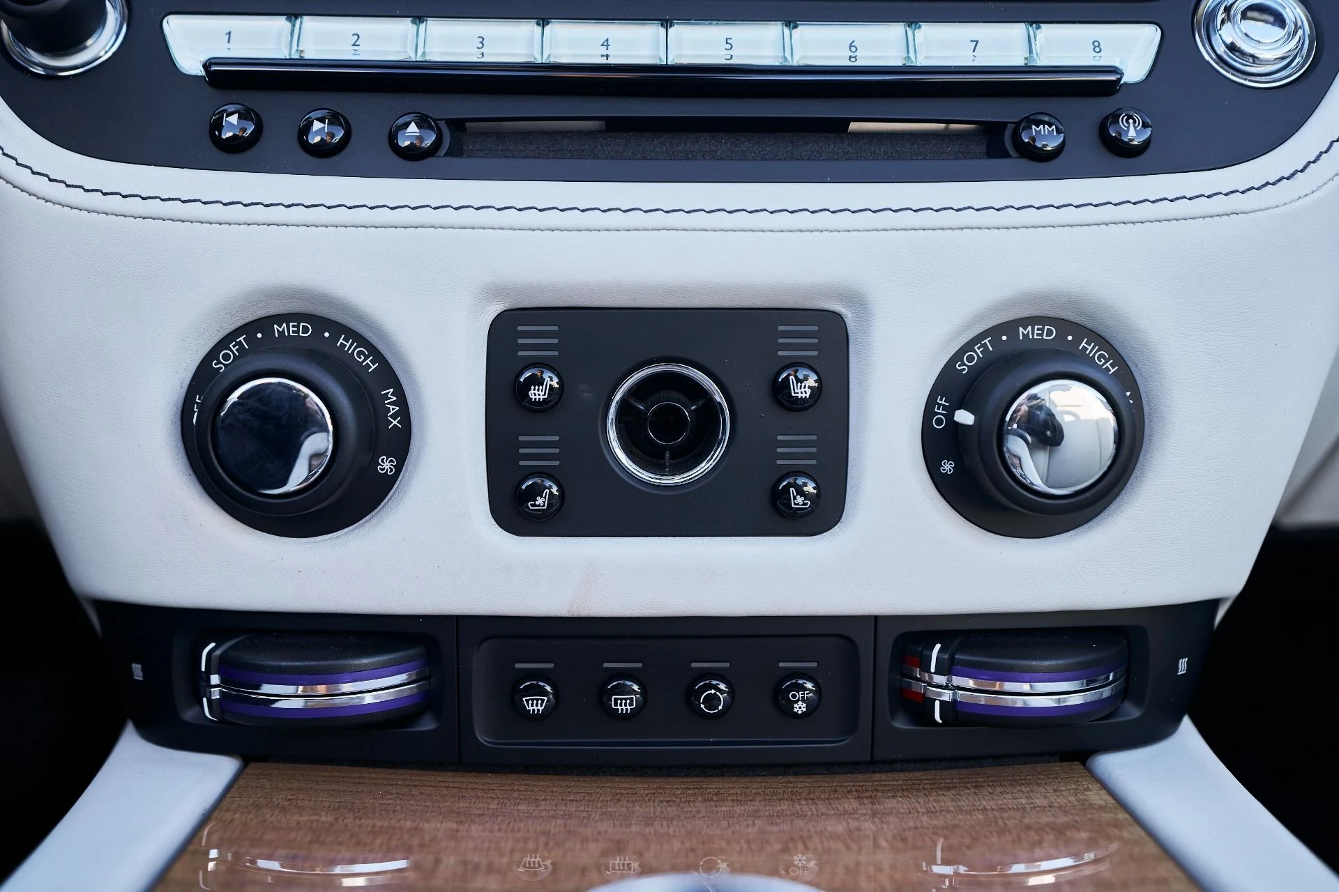 mph057_2519755770_Used_2018_Rolls_Royce_Dawn_1764124447_7347d9aed8