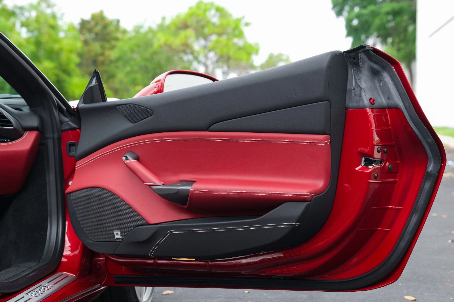 mph057_25207417_Used_2019_Ferrari_488_Spider_1775191642_77f7f3d27c