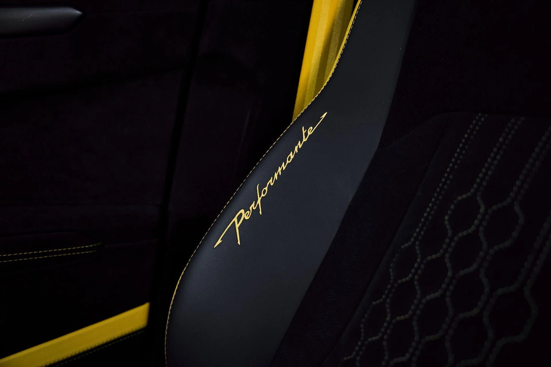 mph057_2521257053_Used_2024_Lamborghini_Urus_Performante_1778117051_8d46beb341
