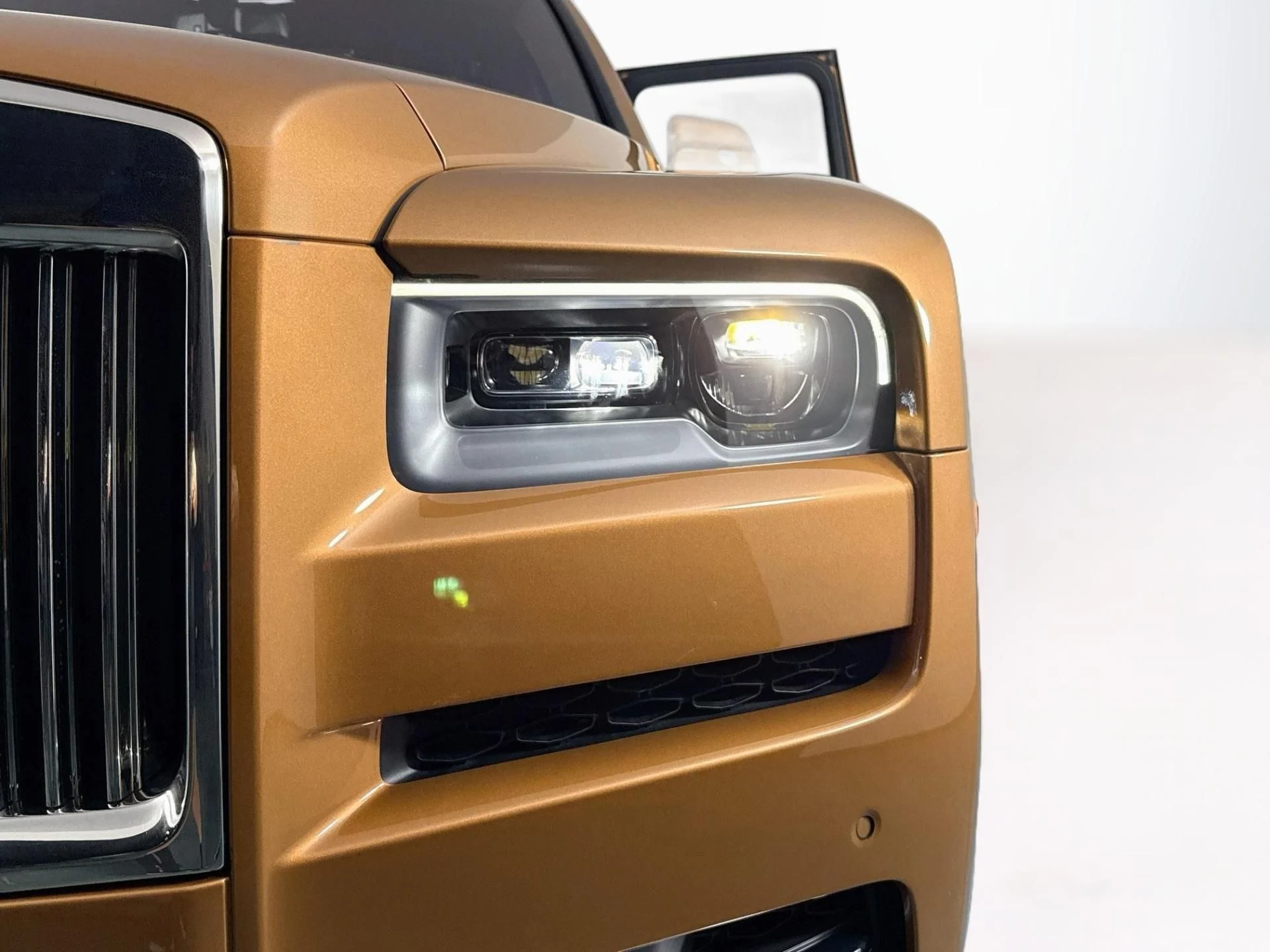 mph057_2527150915_Used_2023_Rolls_Royce_Cullinan_1790282024_b7fc0cd053