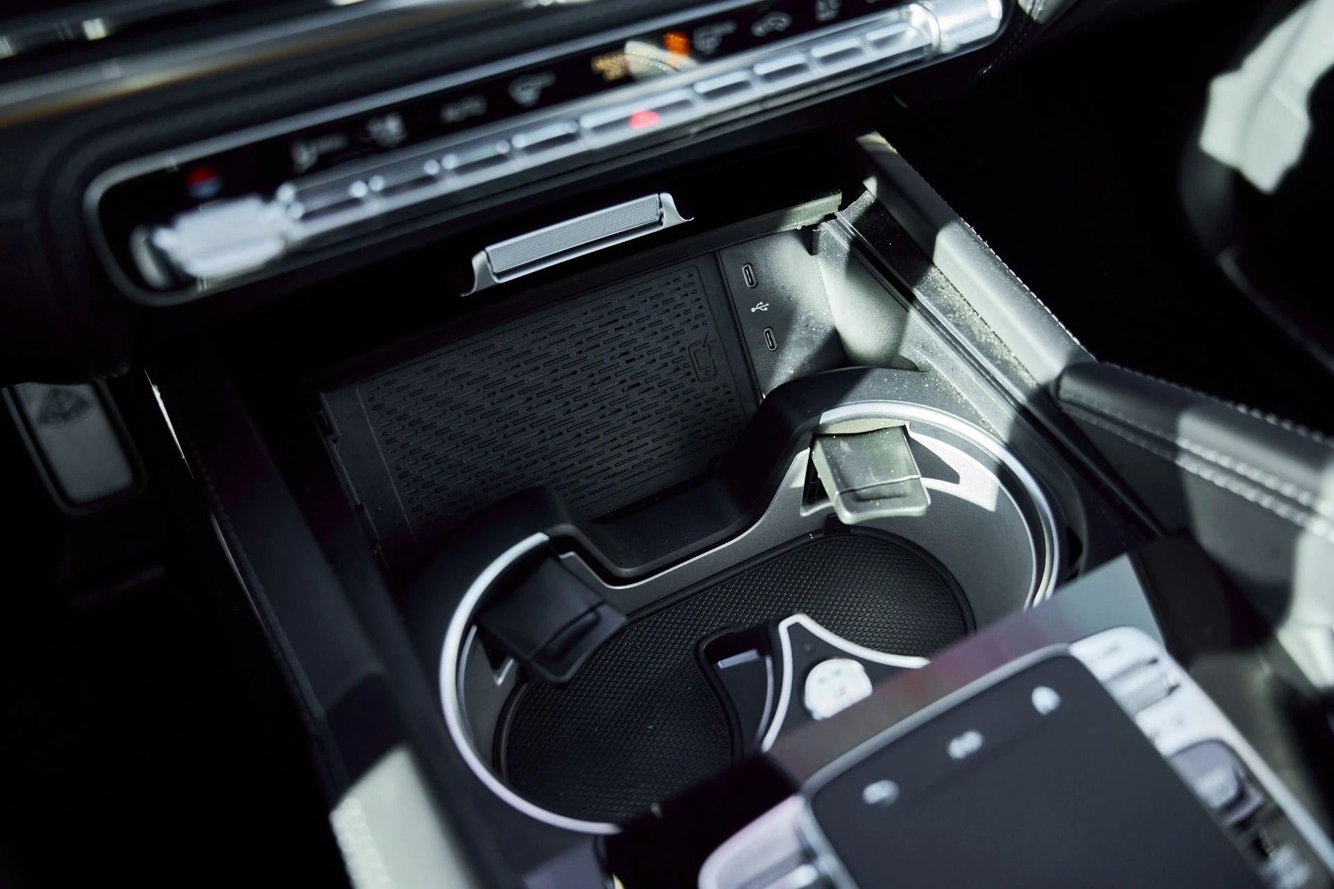 mph057_2531448872_Used_2024_Mercedes_Benz_GLS_Maybach_GLS_600_1766882880_ab07859aab