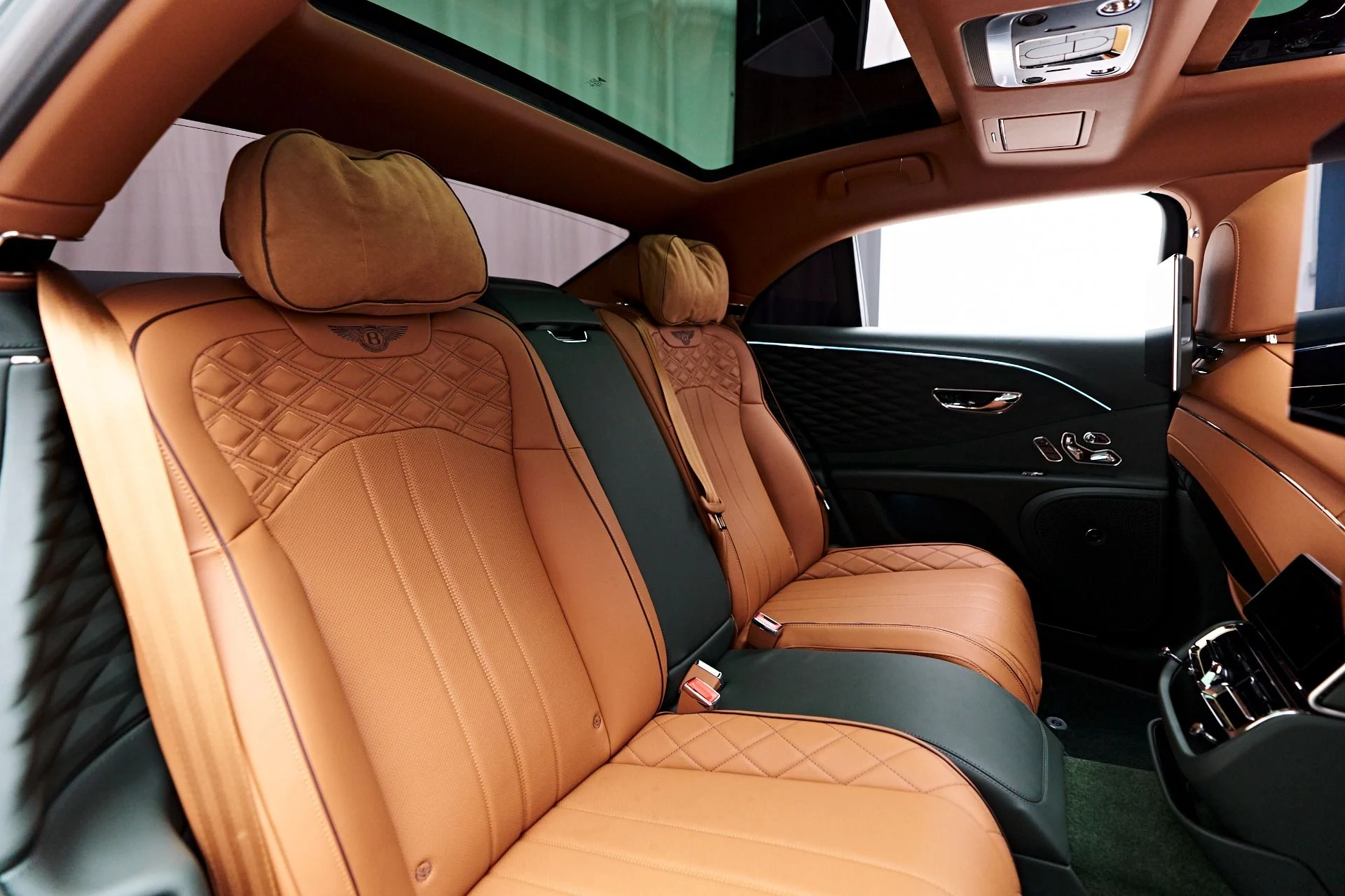 mph057_2558543319_Used_2024_Bentley_Flying_Spur_Mulliner_W12_1756173526_1b33e9faed