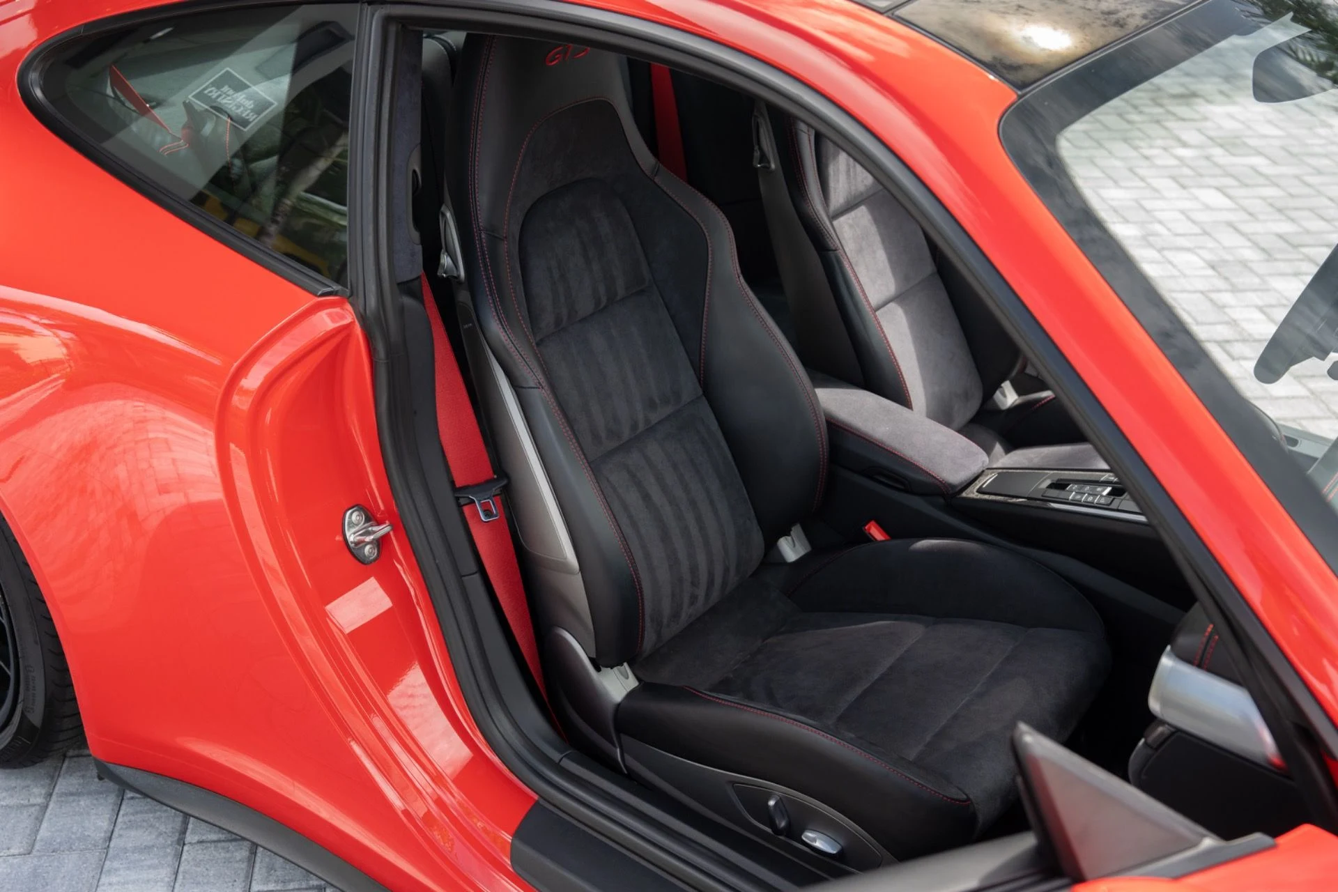 mph057_2570288336_Used_2019_Porsche_911_Carrera_4_GTS_1780346719_584c4d236c