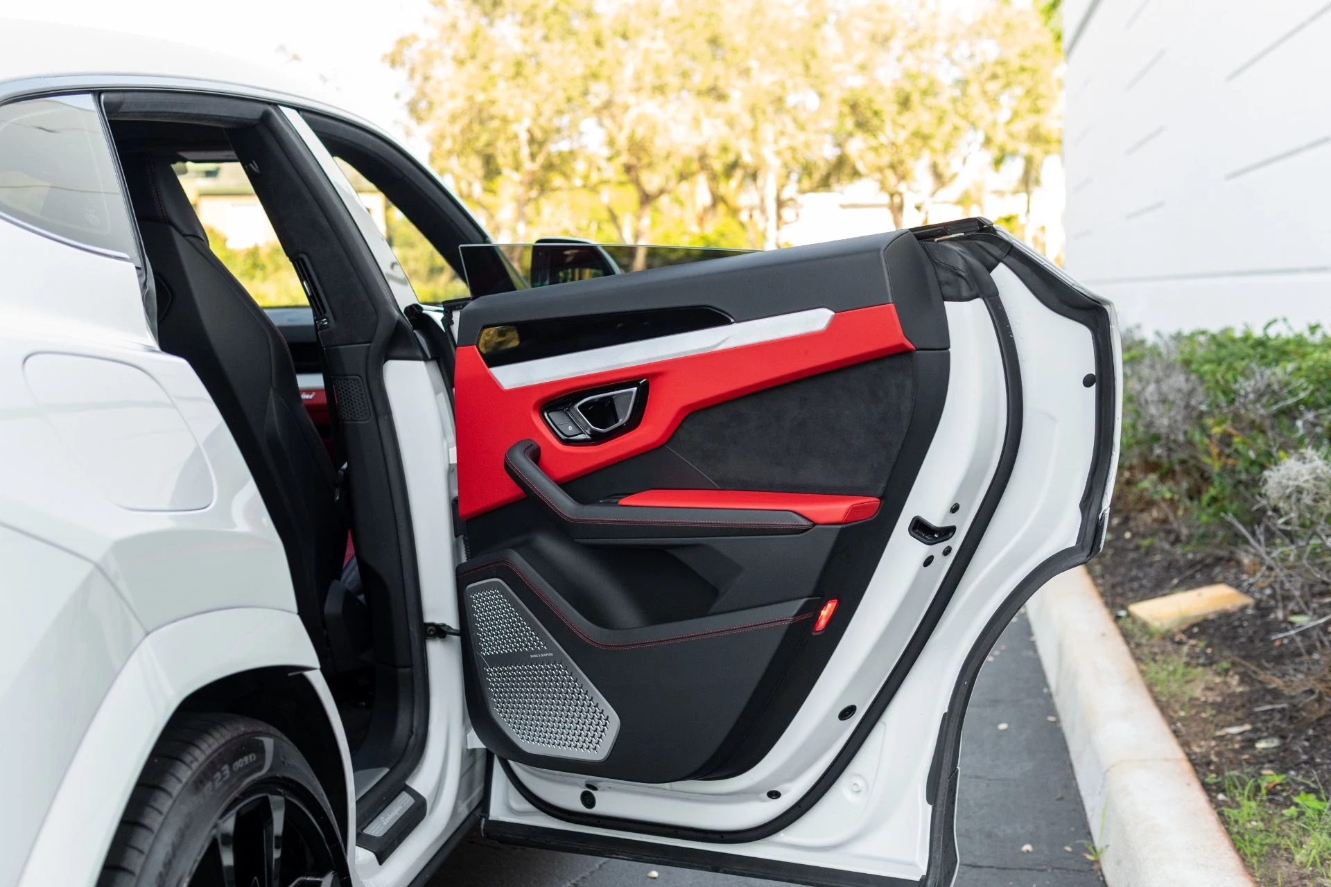 mph057_2590362280_Used_2021_Lamborghini_Urus_1767069792_c1c64a2f0c