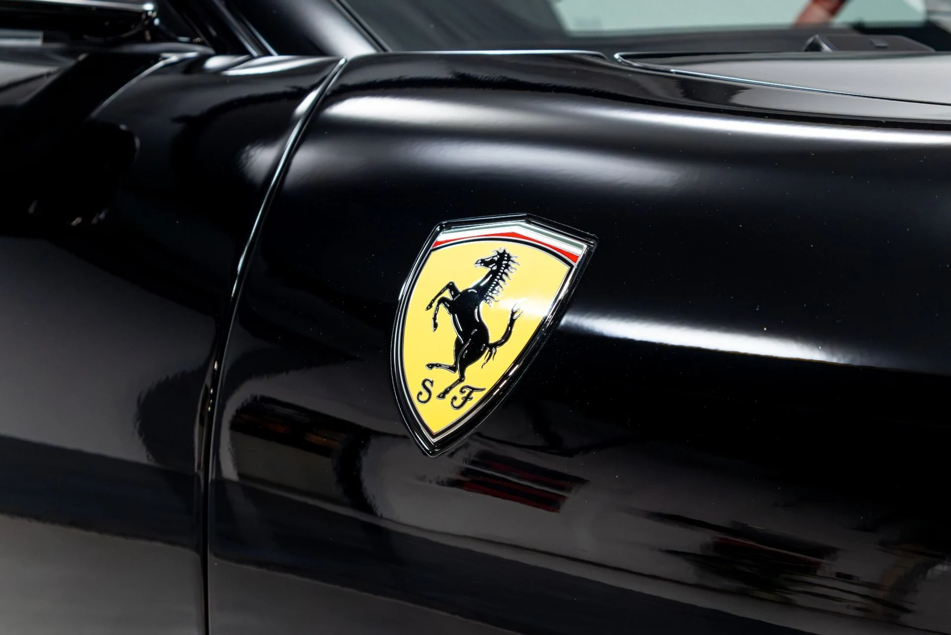 mph057_2645112137_Used_2022_Ferrari_Roma_1775684538_8ac32f168f