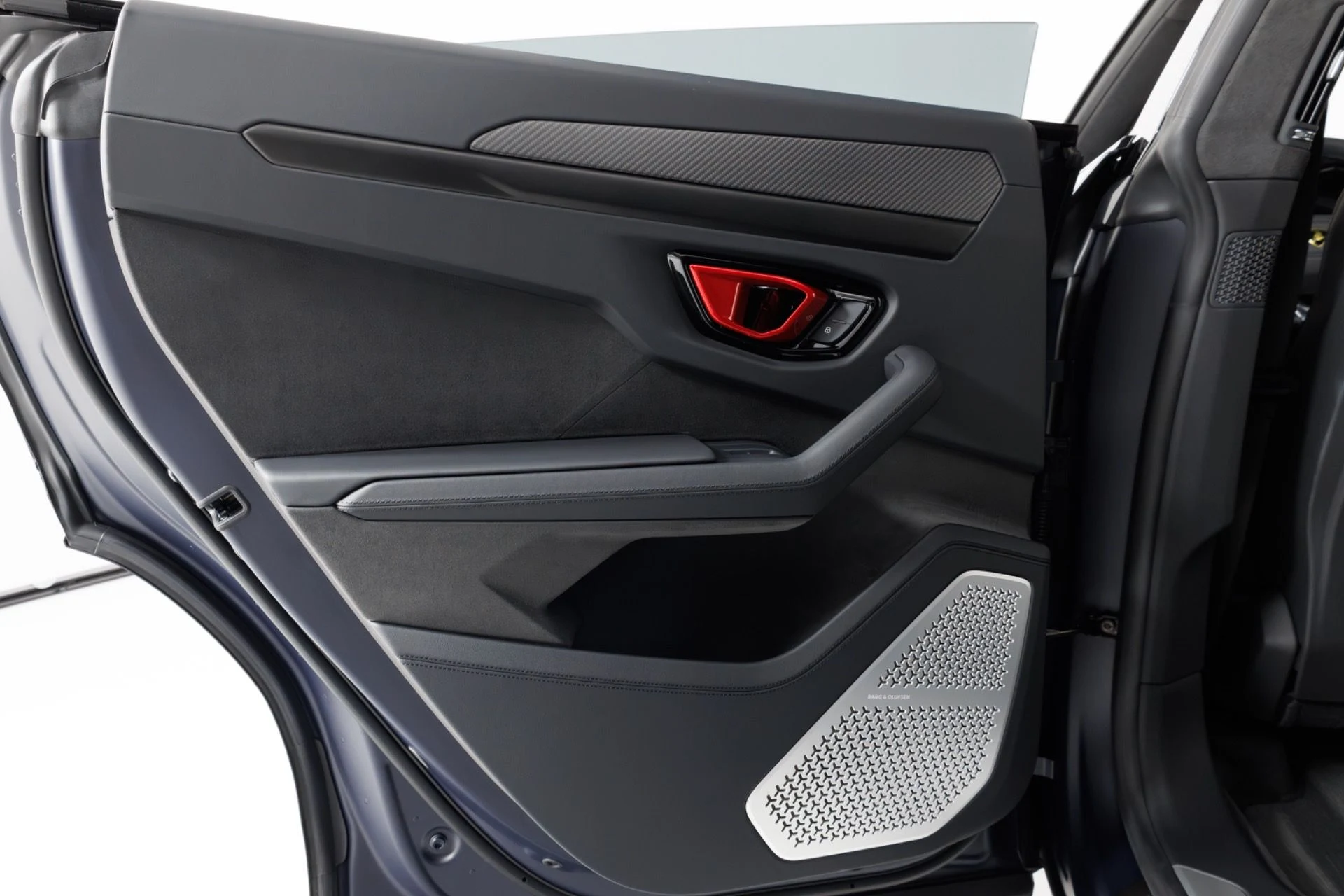 mph057_2649366213_Used_2025_Lamborghini_Urus_SE_1779304718_60378837e0