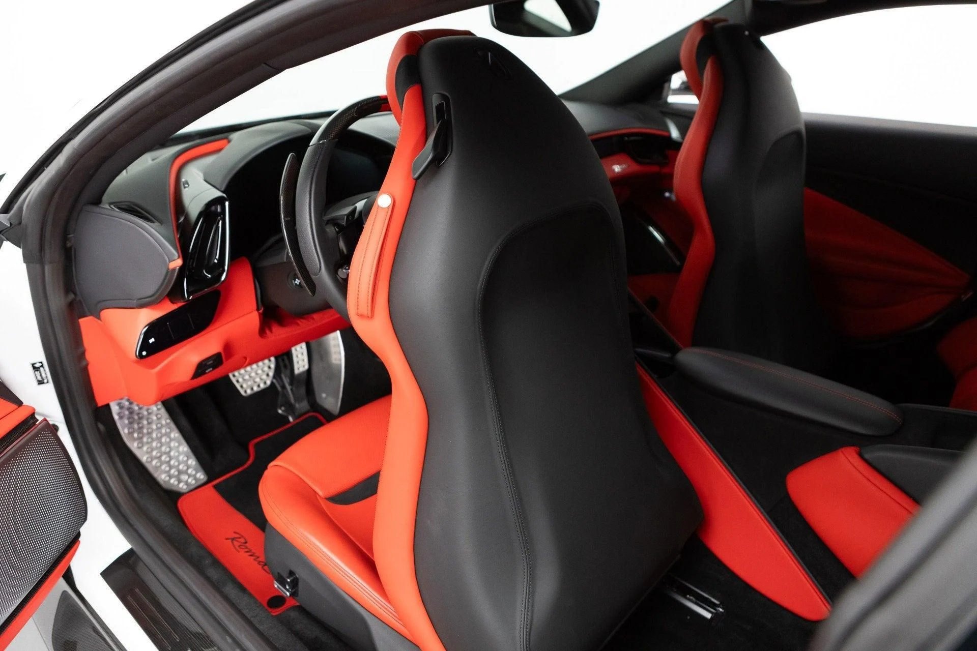 mph057_2652430658_Used_2024_Ferrari_Roma_1777368643_ae7f0cfe06