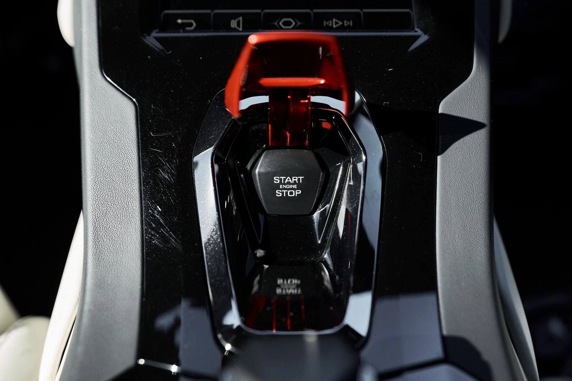 mph057_2669727352_Used_2022_Lamborghini_Huracan_EVO_Base_1761947431_e0fdbf596b