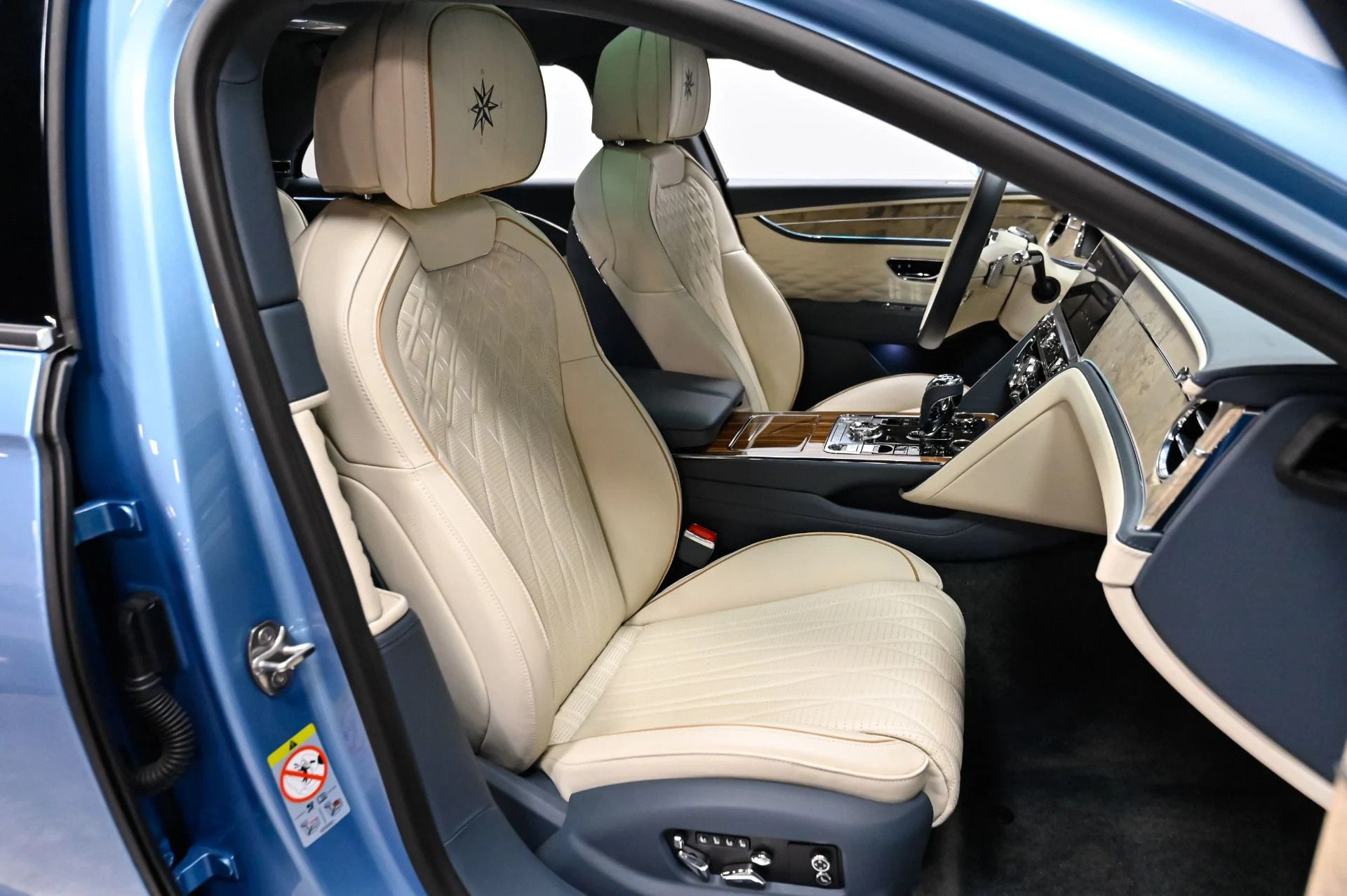 mph057_2671546239_Used_2022_Bentley_Flying_Spur_V8_1790876824_0577e1907c