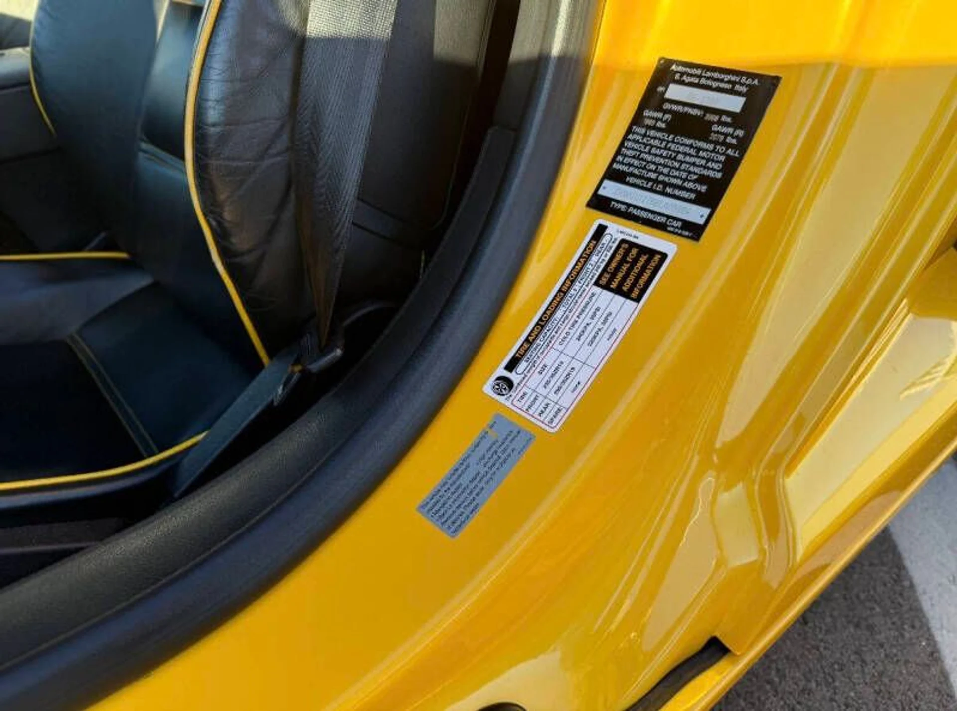 mph057_2676375185_2008_lamborghini_gallardo_base_awd_2dr_coupe_e629920ead