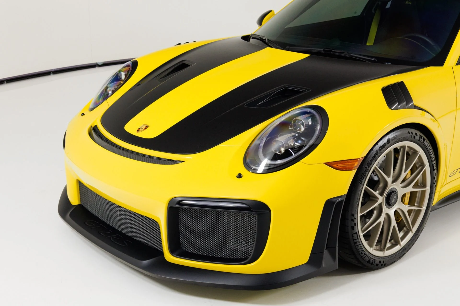 mph057_2698896338_Used_2018_Porsche_911_GT_2_RS_1787778693_52c2b8755b