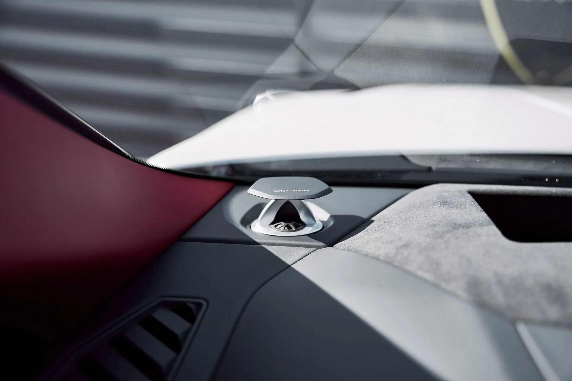 mph057_2707414498_Used_2024_Lamborghini_Urus_S_1769733314_9e2b805d60