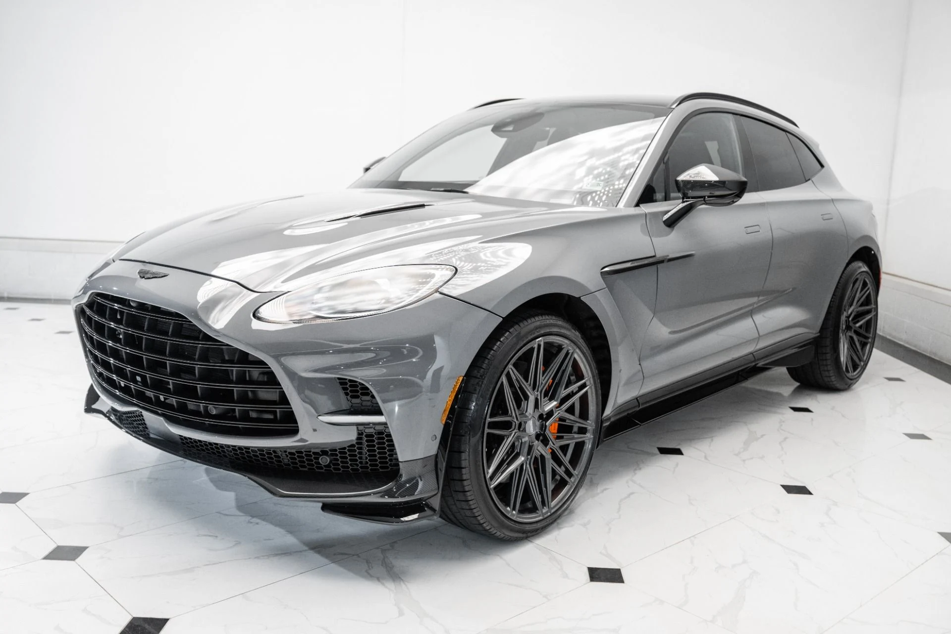 mph057_2712766496_Used_2023_Aston_Martin_DBX_707_1744811439_f8286abce6