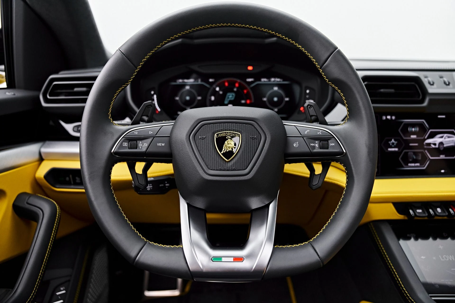 mph057_273972685_Used_2025_Lamborghini_Urus_SE_1788049942_8c6ca3cc34