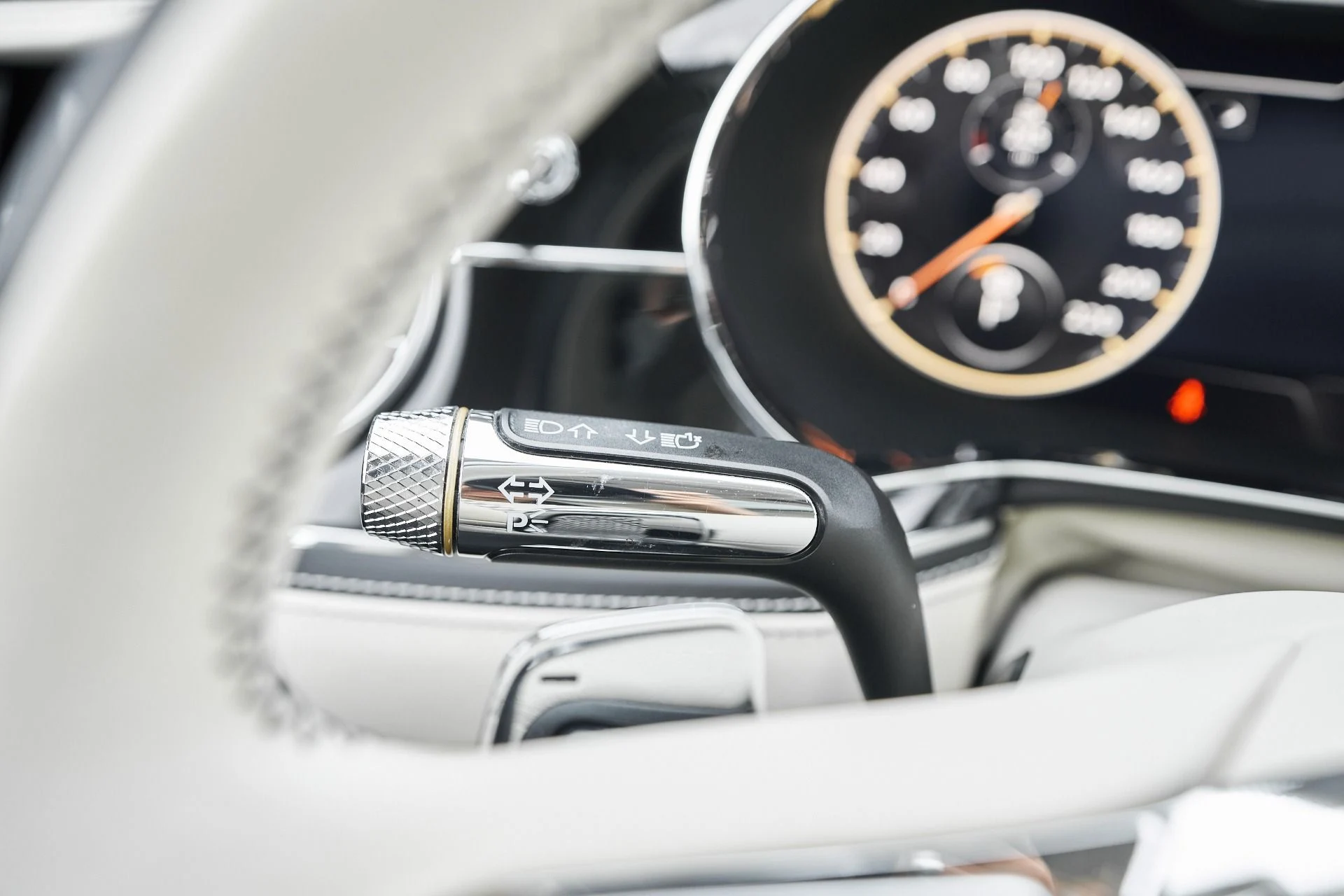 mph057_2818307322_Used_2022_Bentley_Flying_Spur_V8_1763502862_37135f8a70