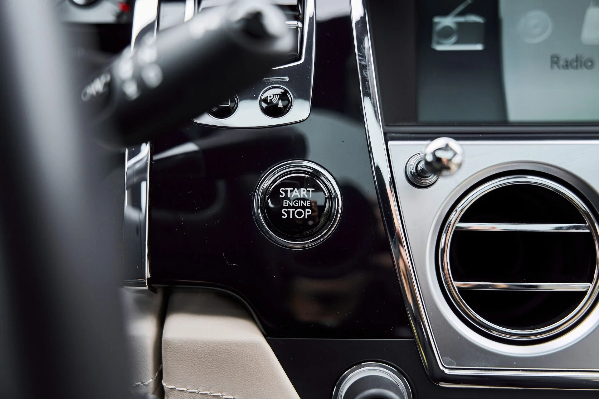 mph057_2864694872_Used_2014_Rolls_Royce_Wraith_Base_1767151048_513d7a015c