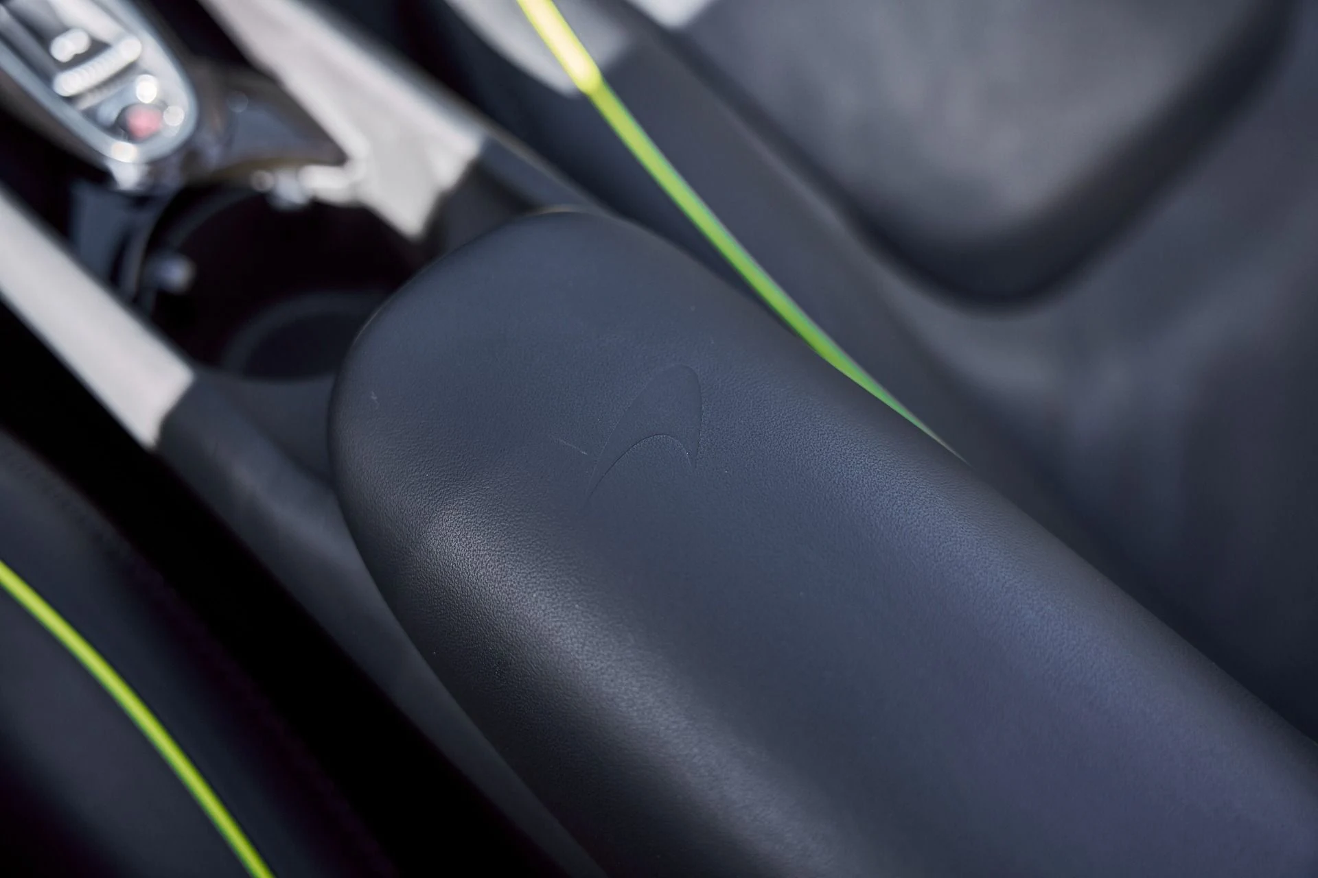 mph057_2871404558_Used_2025_Mc_Laren_Artura_Tech_Lux_1769825955_9a6be08ebb