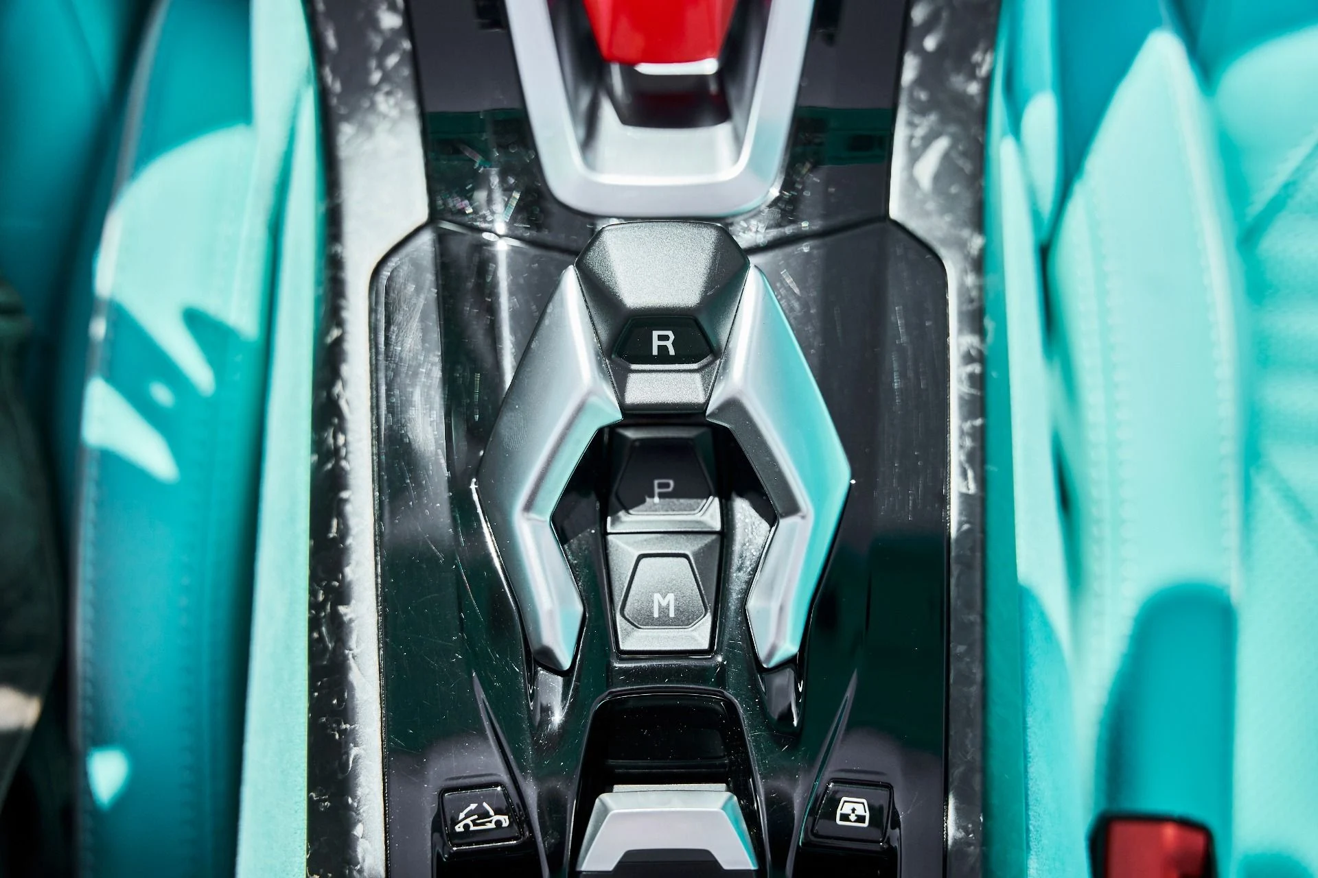 mph057_2874172426_Used_2022_Lamborghini_Huracan_EVO_Base_1779498812_ce21a6250b