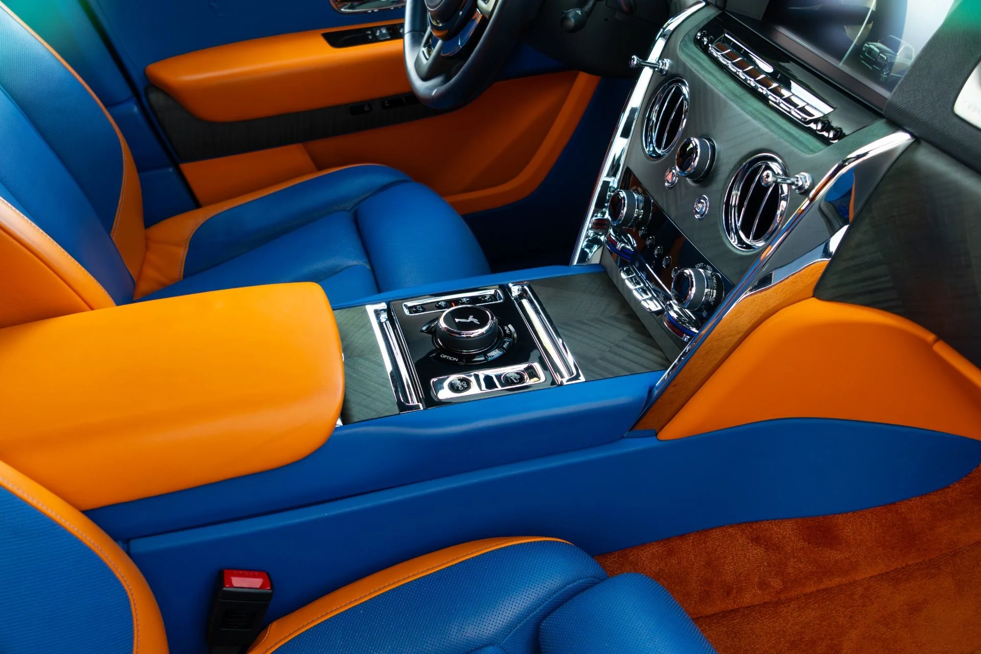 mph057_2908057249_Used_2019_Rolls_Royce_Cullinan_1764189669_7806b3f410