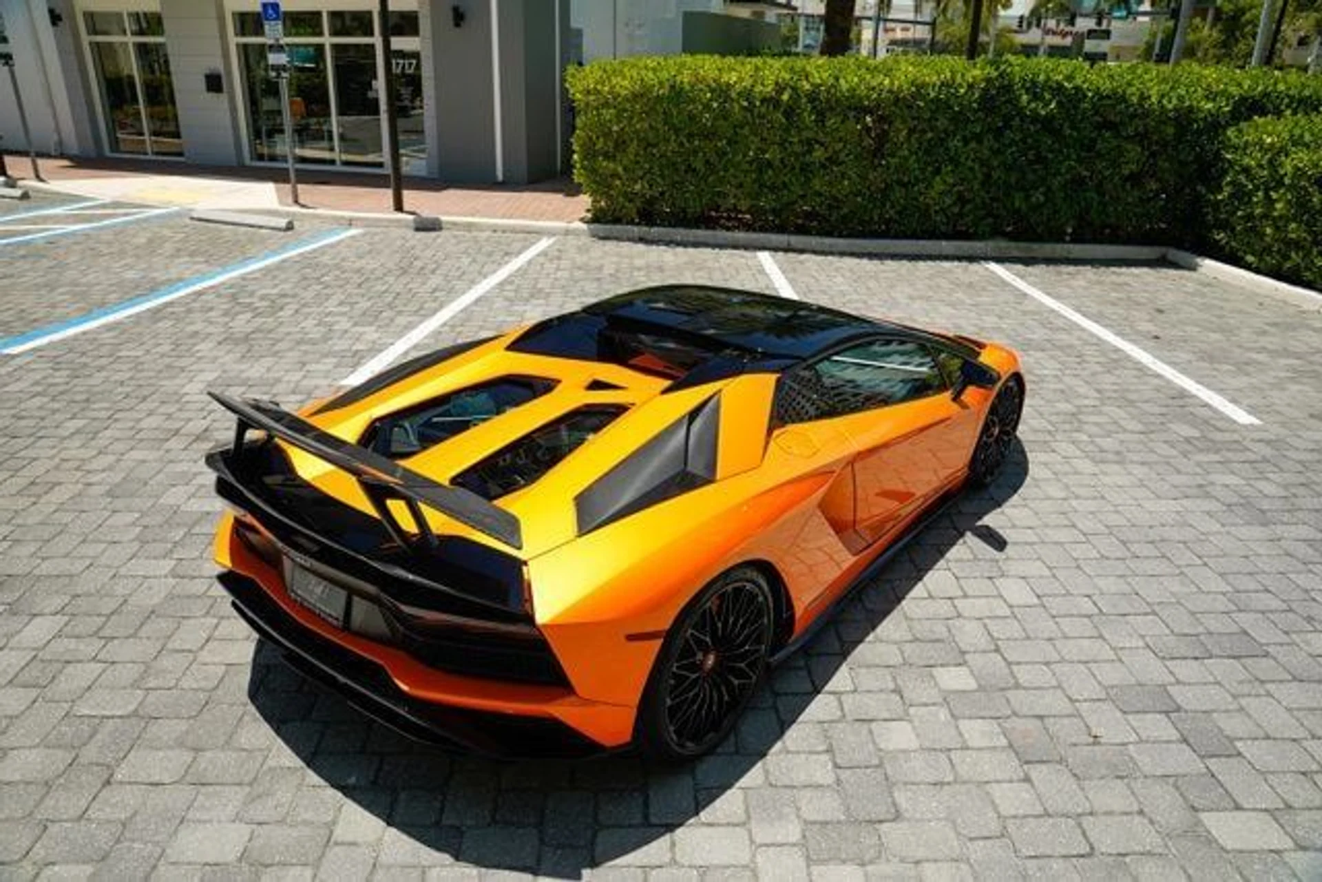 mph057_2916116773_used_2018_lamborghini_aventador_sroadster_14354_22897283_58_640_04661a4229