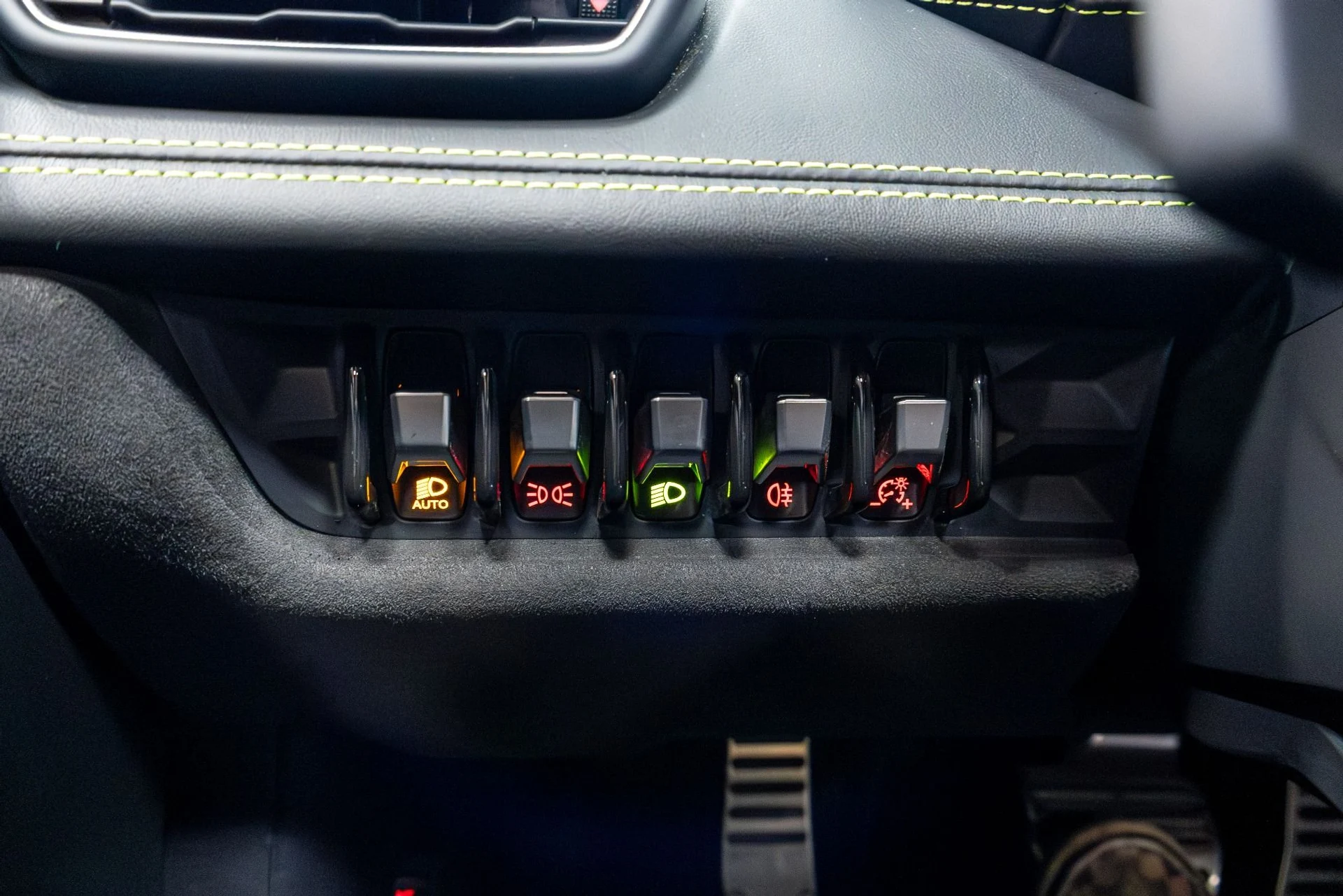 mph057_2946318603_Used_2017_Lamborghini_Huracan_1775865662_4bad056981