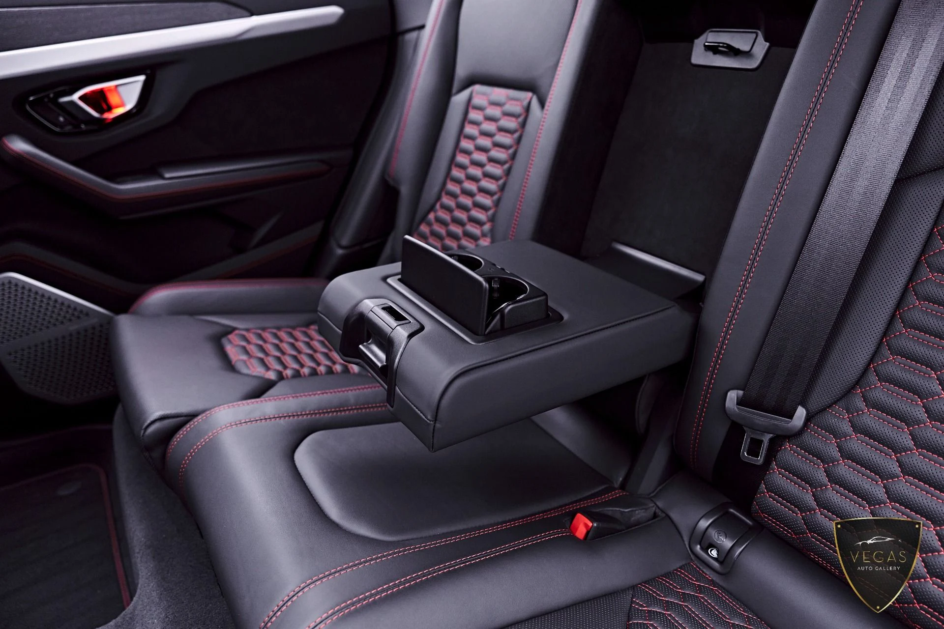 mph057_2960684837_Used_2022_Lamborghini_Urus_1782338995_fda77eea78