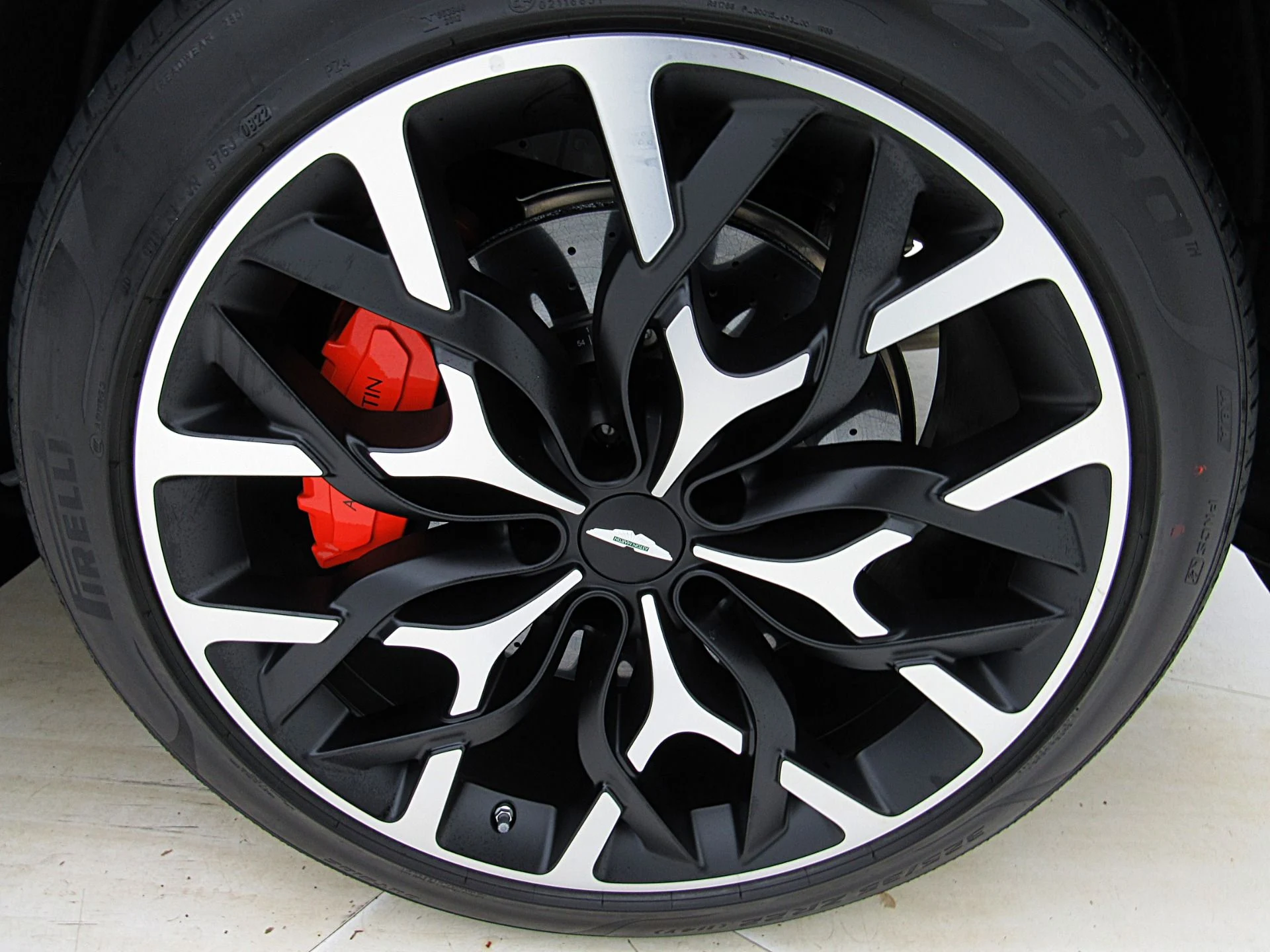 mph057_2965058695_Used_2023_Aston_Martin_DBX_707_79fb2a35a2