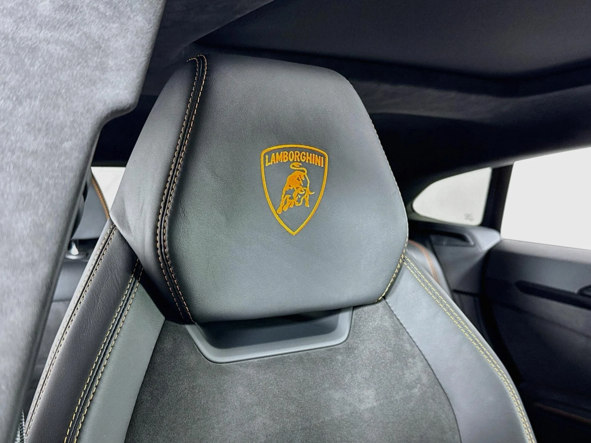 mph057_2973919983_Used_2022_Lamborghini_Urus_1790289793_ad2beec5d8