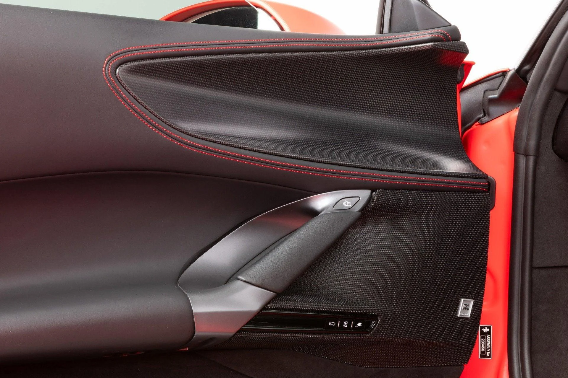 mph057_2982833334_Used_2022_Ferrari_SF_90_Spider_1777367633_32e92cb823