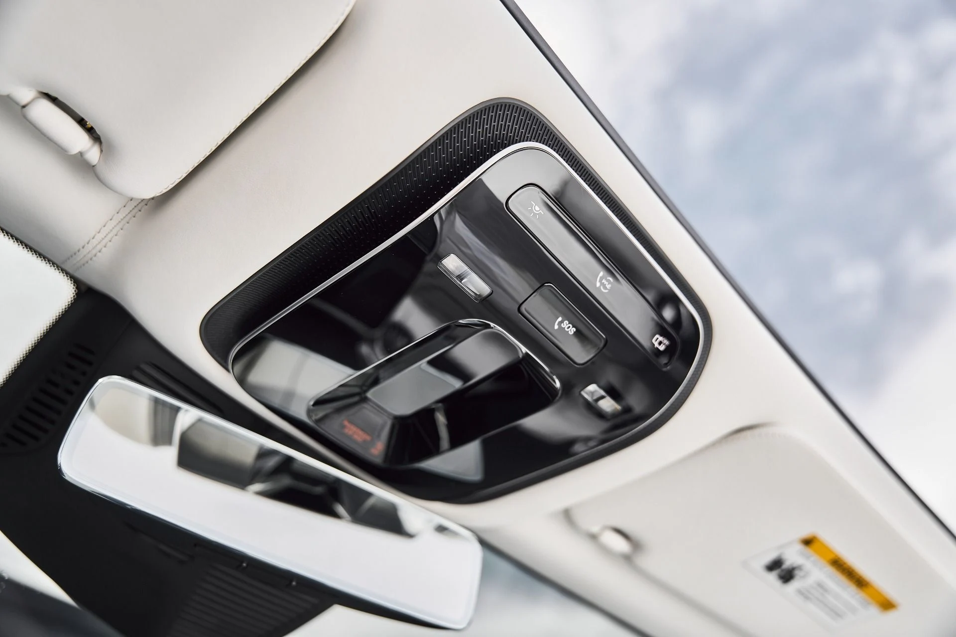 mph057_2986832085_Used_2026_Mercedes_Benz_SL_Class_Maybach_SL_680_1777159991_ef3240df33