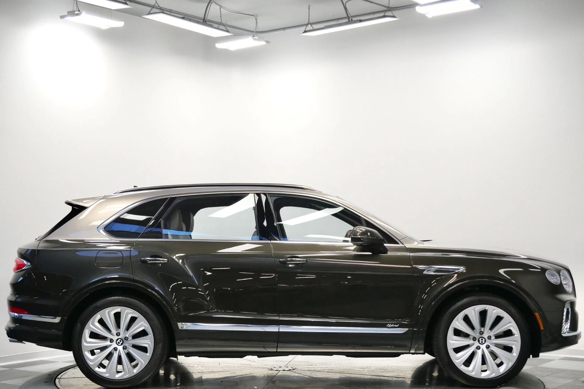 mph057_3040361531_Used_2021_Bentley_Bentayga_Hybrid_Mulliner_Driving_Specification_Four_Seat_Comfort_Specification_1767026081_685c57b01b