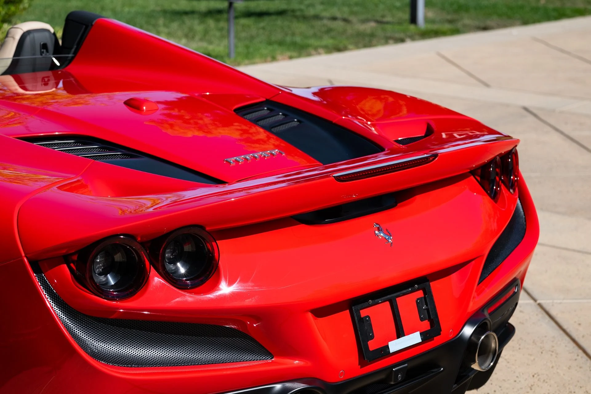 mph057_304831696_Used_2022_Ferrari_F8_Spider_1791574017_181e6346b8