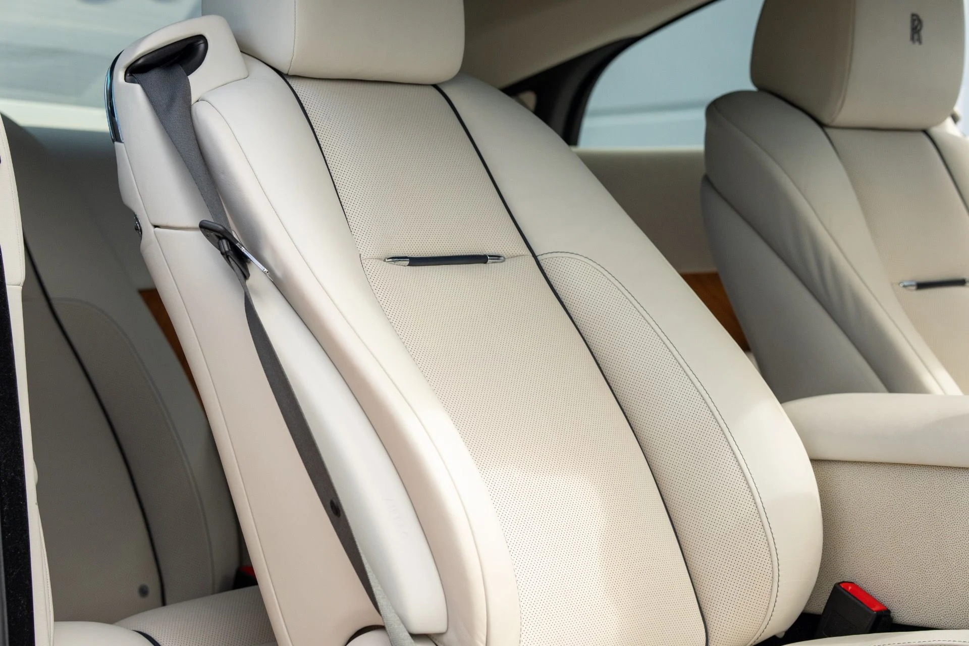 mph057_3062243919_Used_2016_Rolls_Royce_Wraith_1762887509_246b1ec344