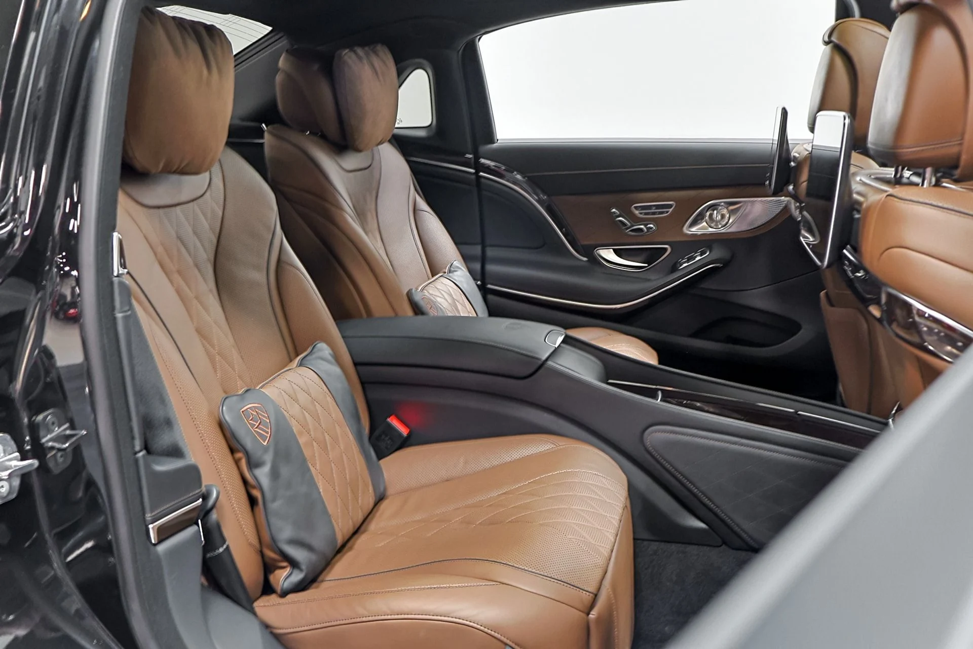 mph057_3074144468_Used_2019_Mercedes_Benz_S_Class_Maybach_S_560_4_MATIC_1761681414_3fd8599ff4