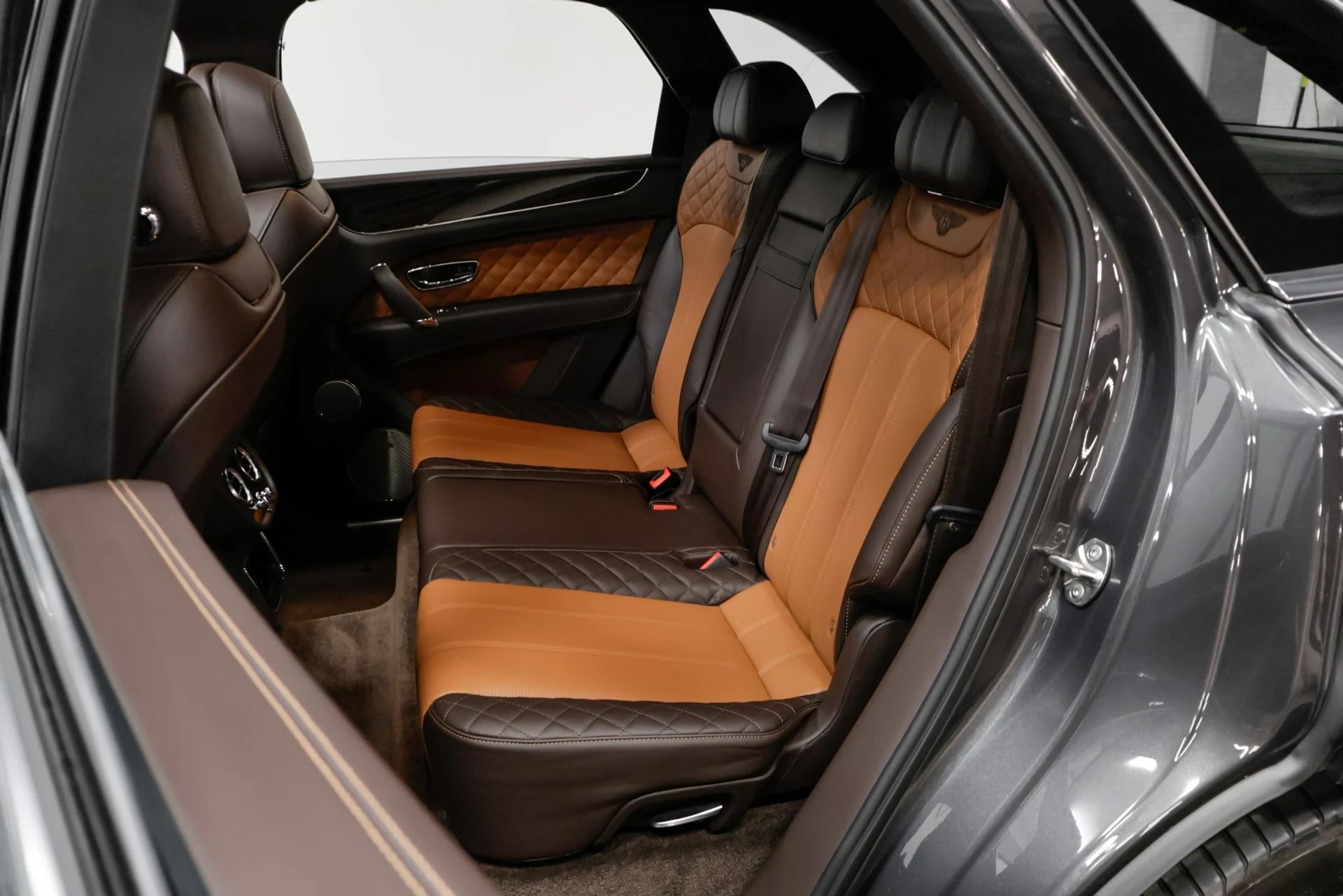 mph057_311632692_Used_2020_Bentley_Bentayga_V8_1761664862_311f3be062