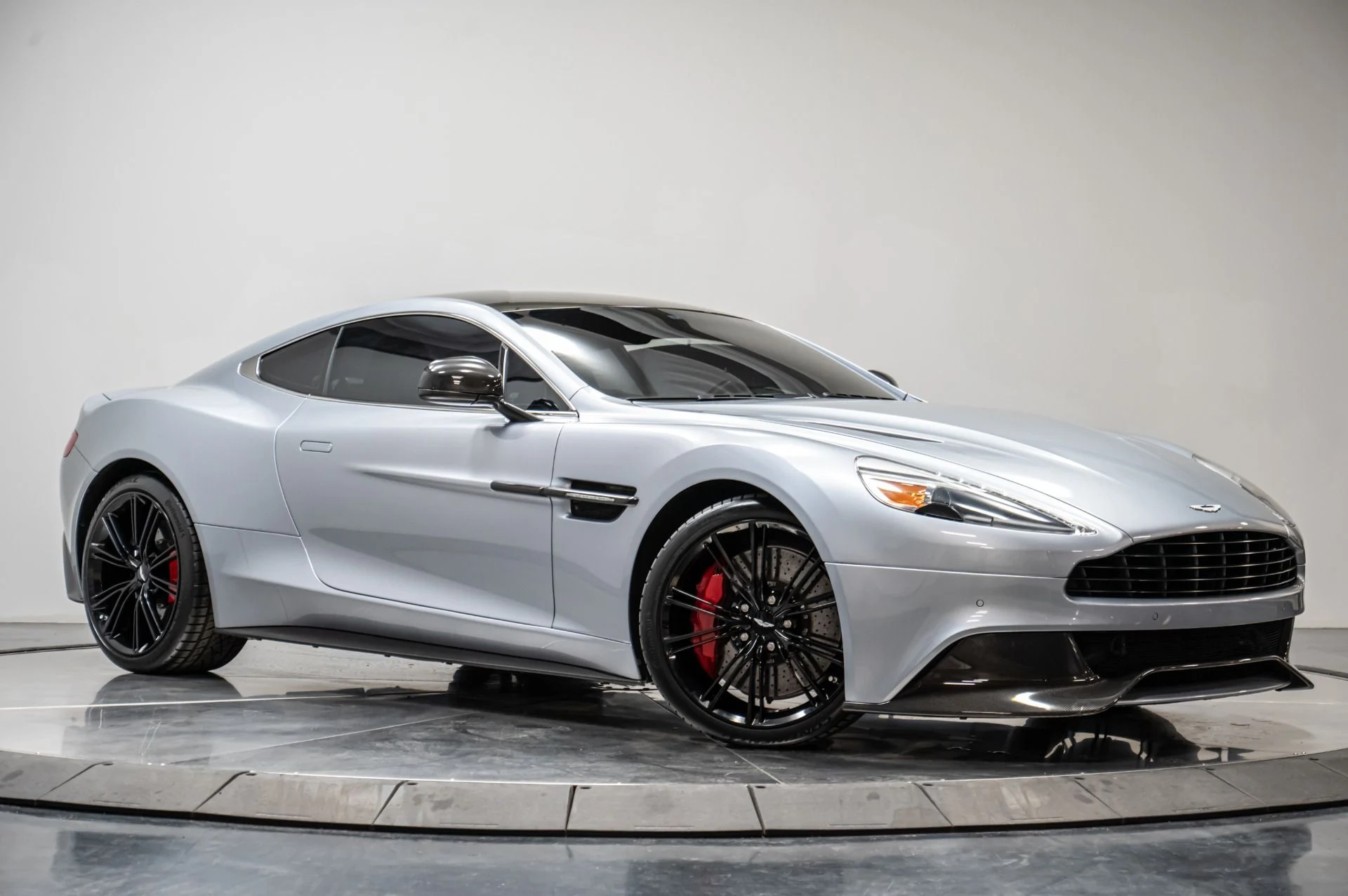 mph057_3126383223_Used_2014_Aston_Martin_Vanquish_V12_1729699077_90aa148d6a