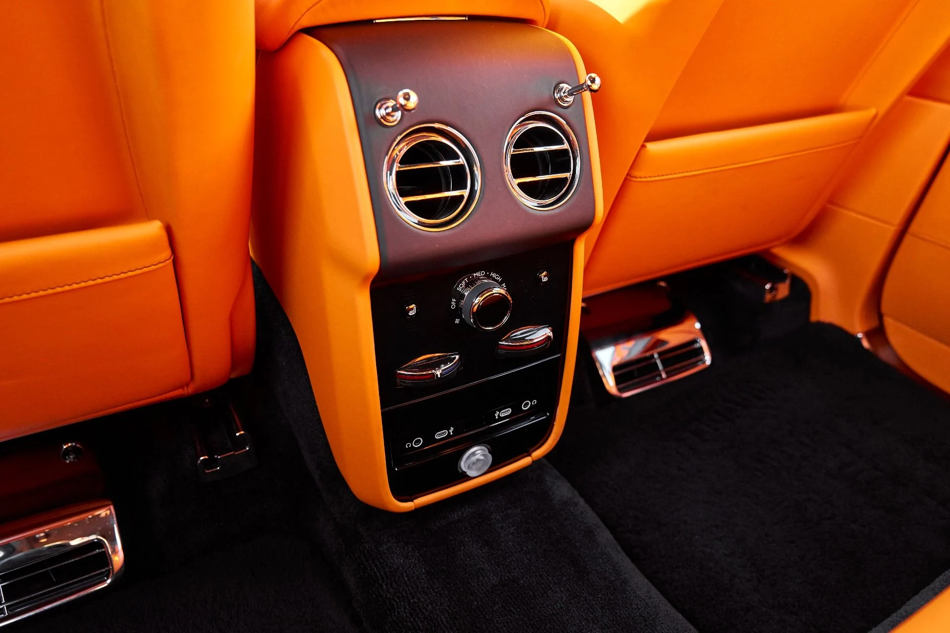 mph057_3138151971_Used_2025_Rolls_Royce_Cullinan_1766456697_4b916f552e