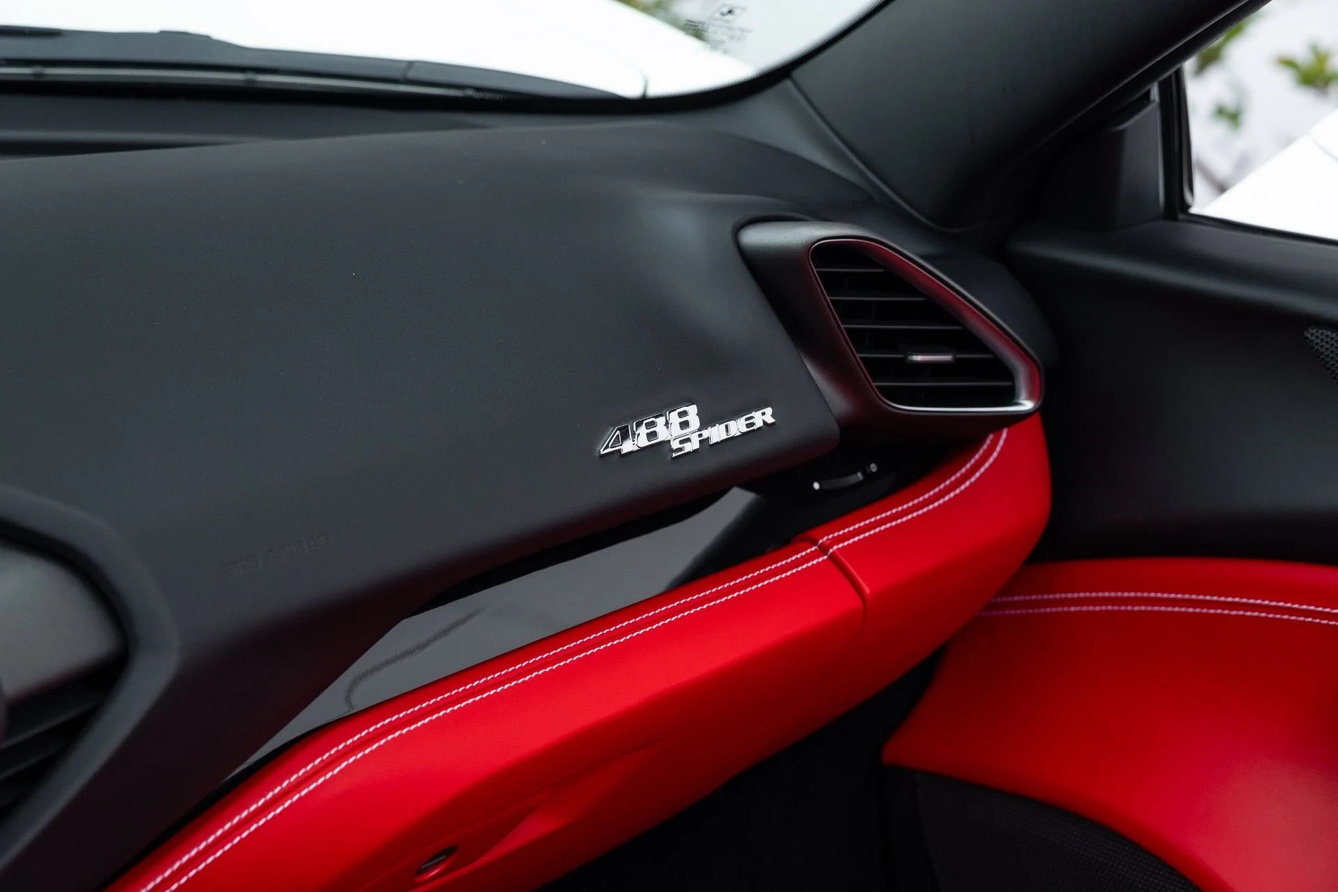mph057_3183784781_Used_2018_Ferrari_488_Spider_1779900992_311ea914da