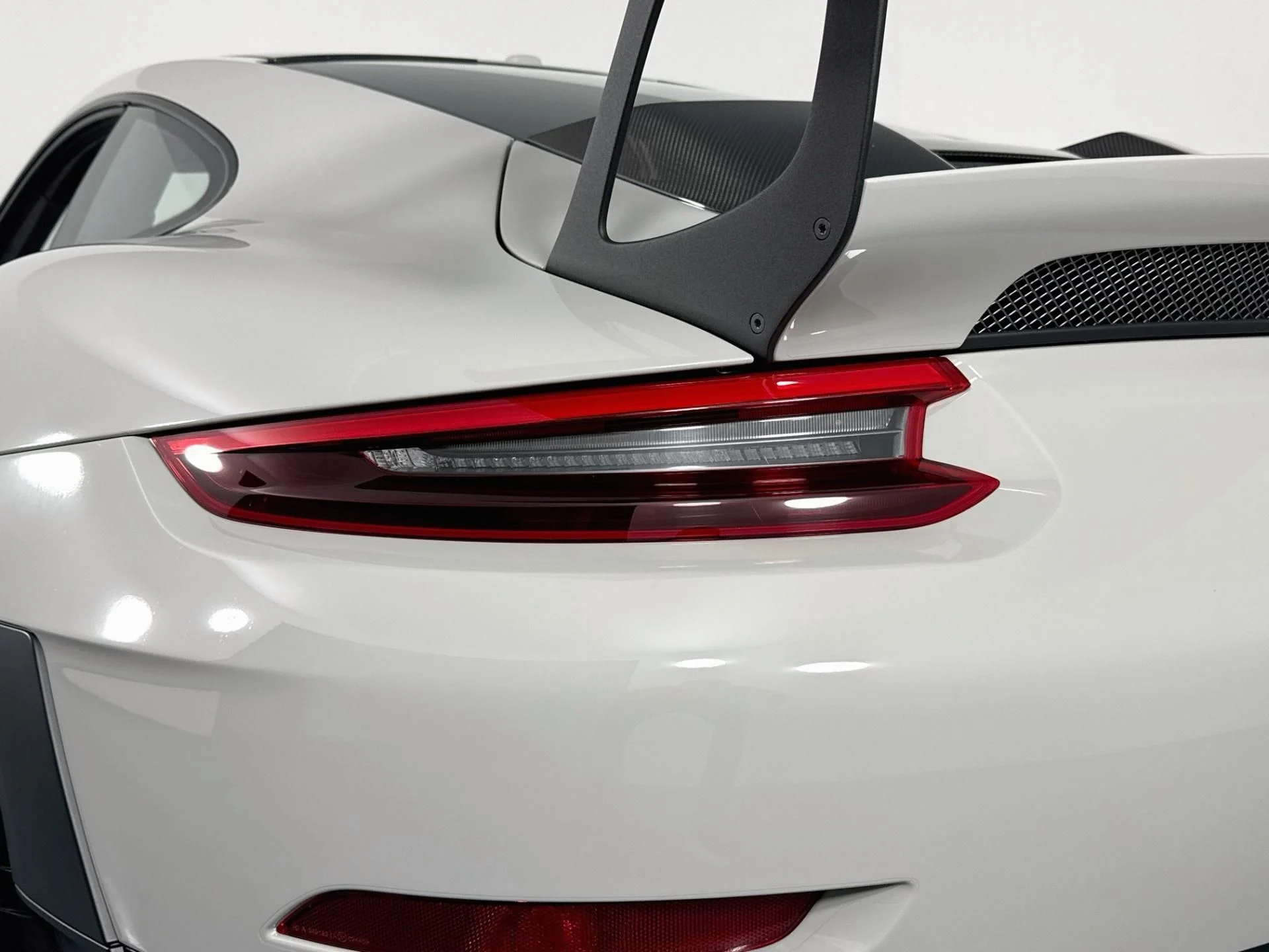 mph057_3197106919_Used_2018_Porsche_911_GT_2_RS_1790873191_069b0b8e81
