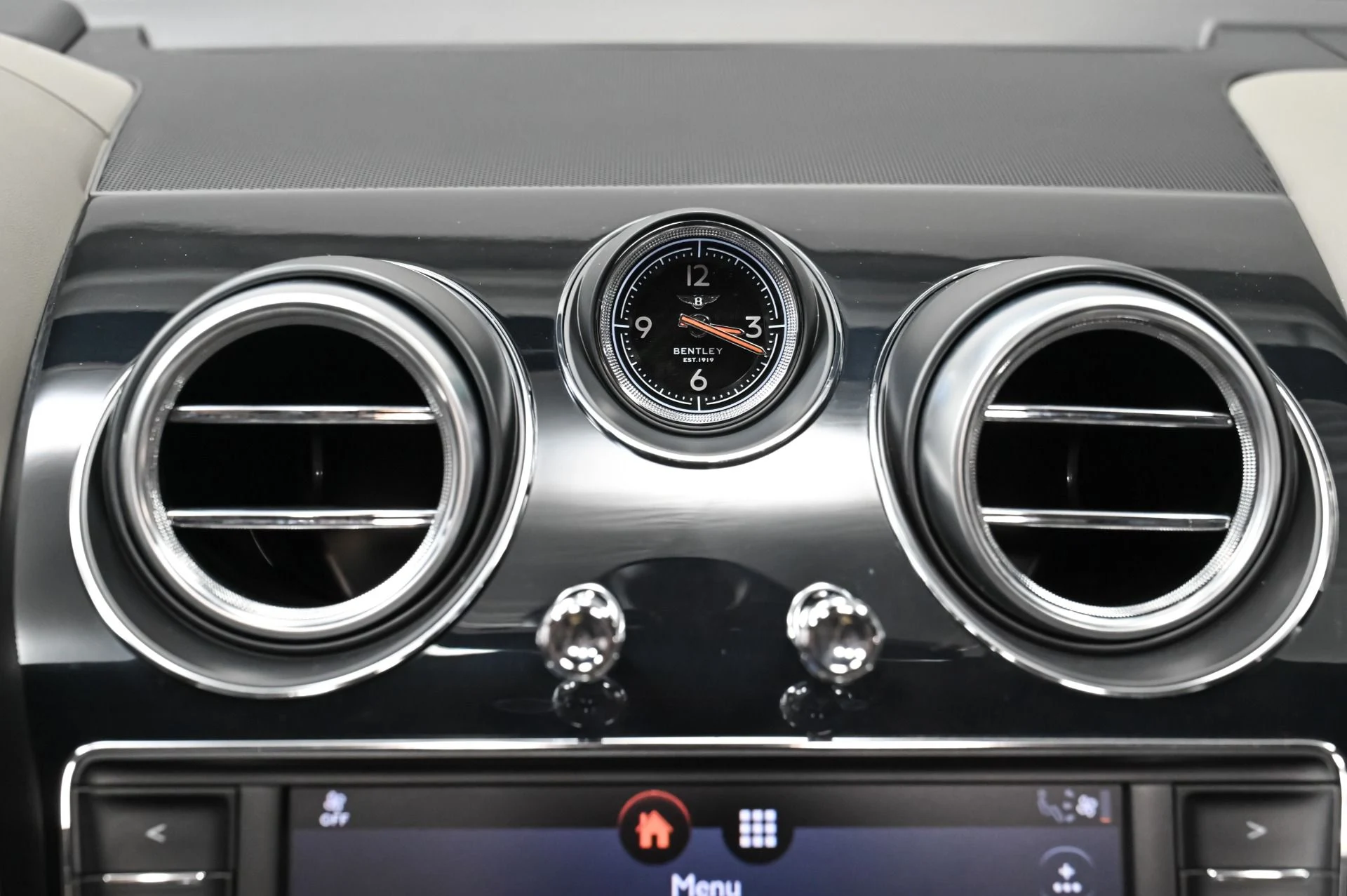 mph057_3203589223_Used_2018_Bentley_Bentayga_Mulliner_1757711699_0b2ab82579