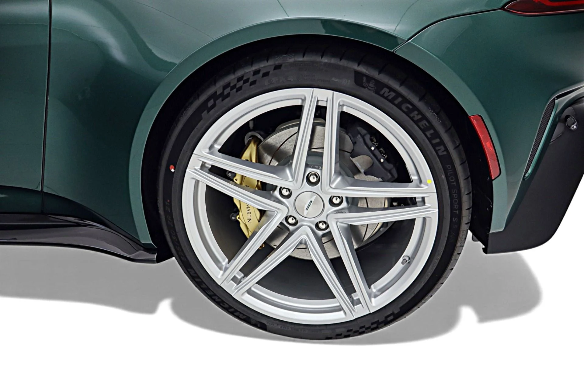 mph057_3204038317_New_2026_Aston_Martin_Vantage_Roadster_b6fd7f21d7