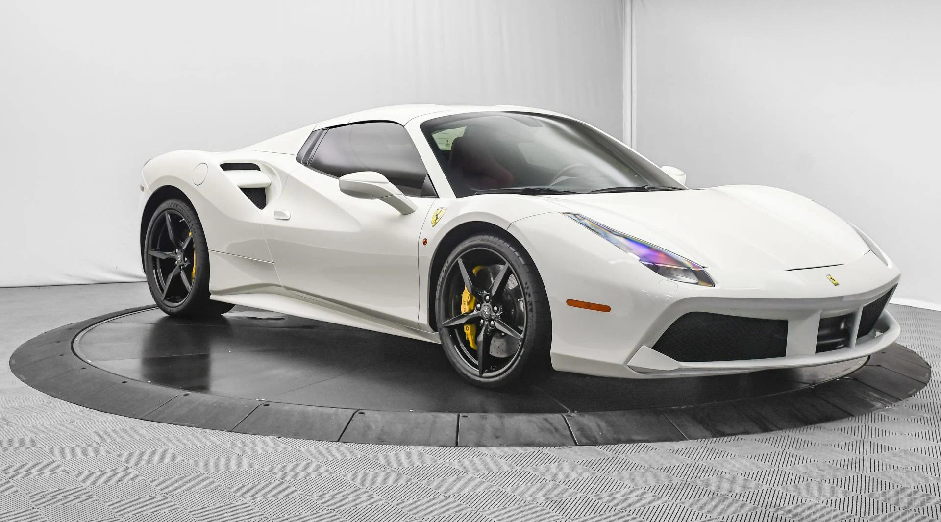 mph057_3208168746_Used_2016_Ferrari_488_Spider_1750234984_a8611ae081
