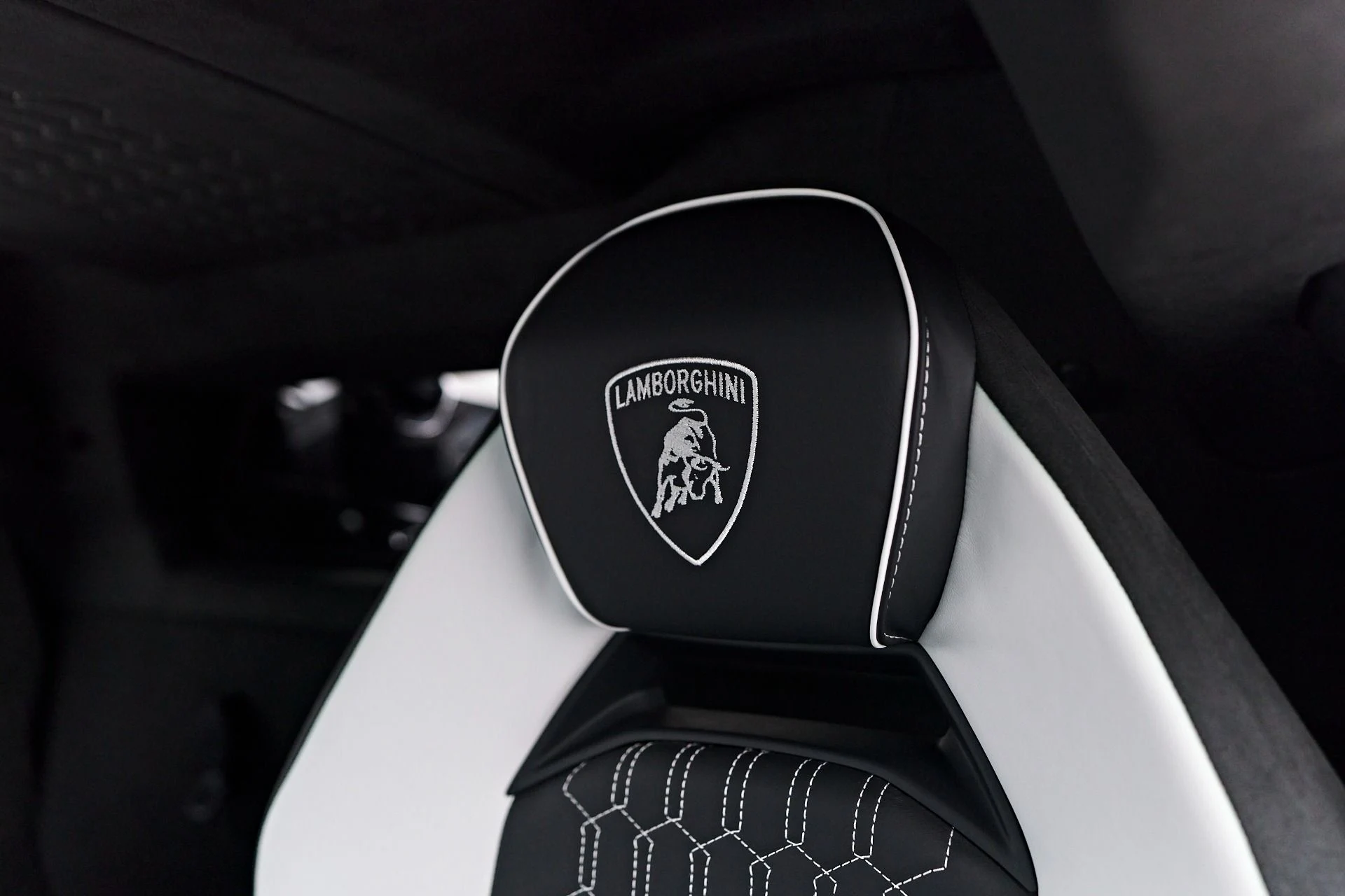 mph057_3234283445_Used_2024_Lamborghini_Revuelto_Base_1756862257_37dc7fc17b